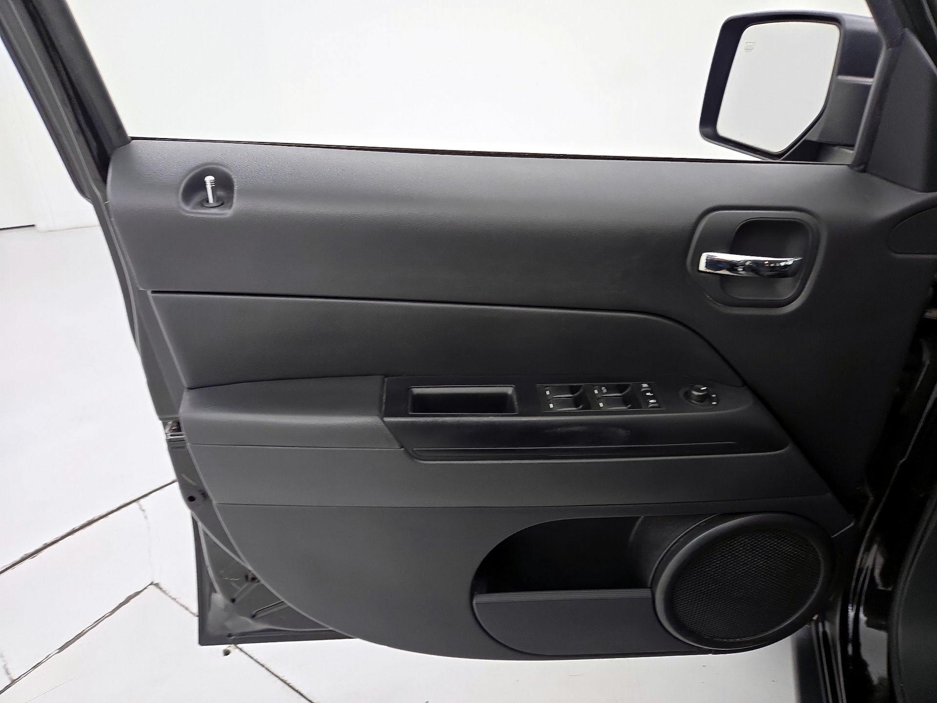 Thumbnail: 2016 Jeep Patriot - 12