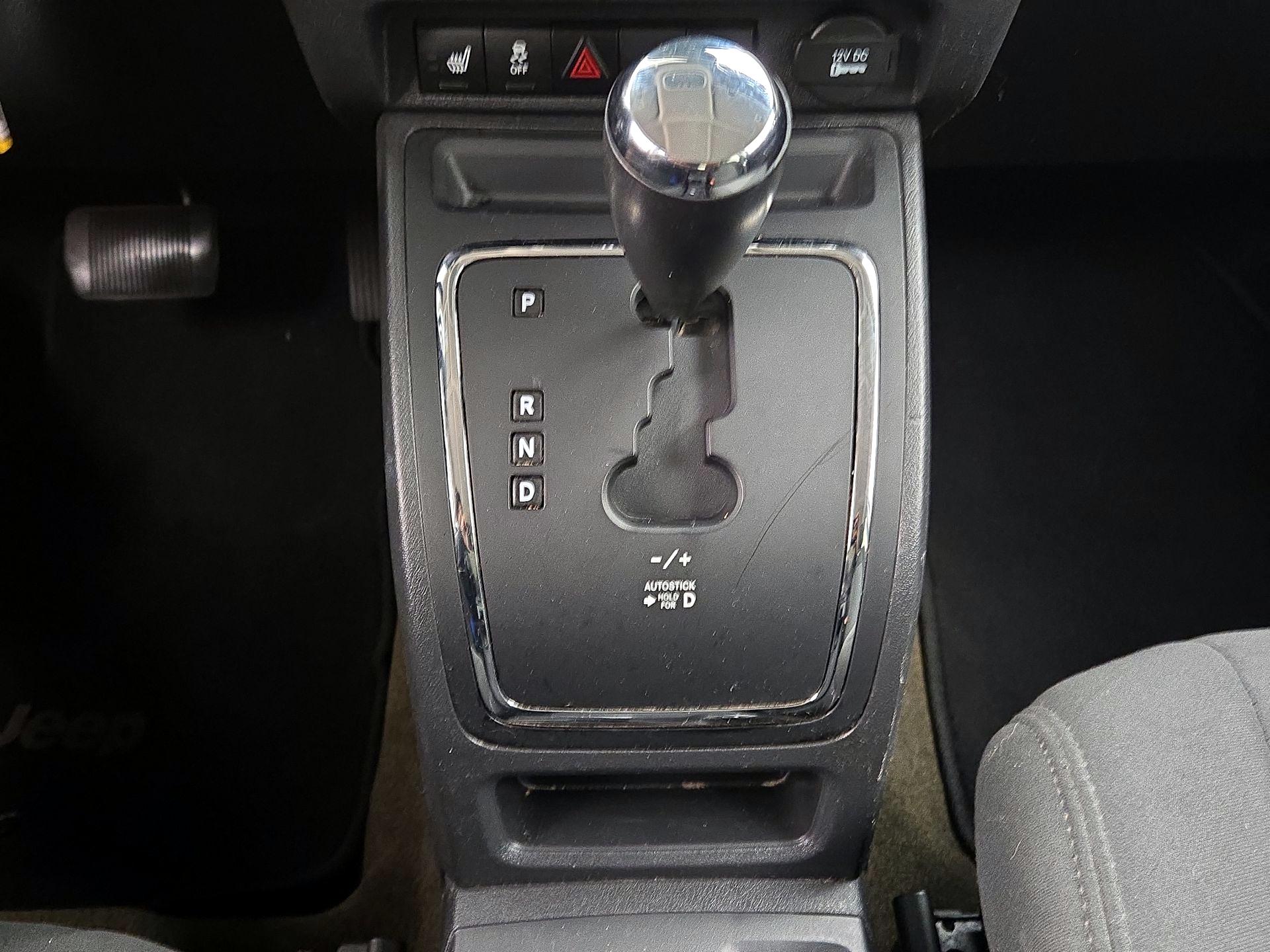 Thumbnail: 2016 Jeep Patriot - 15