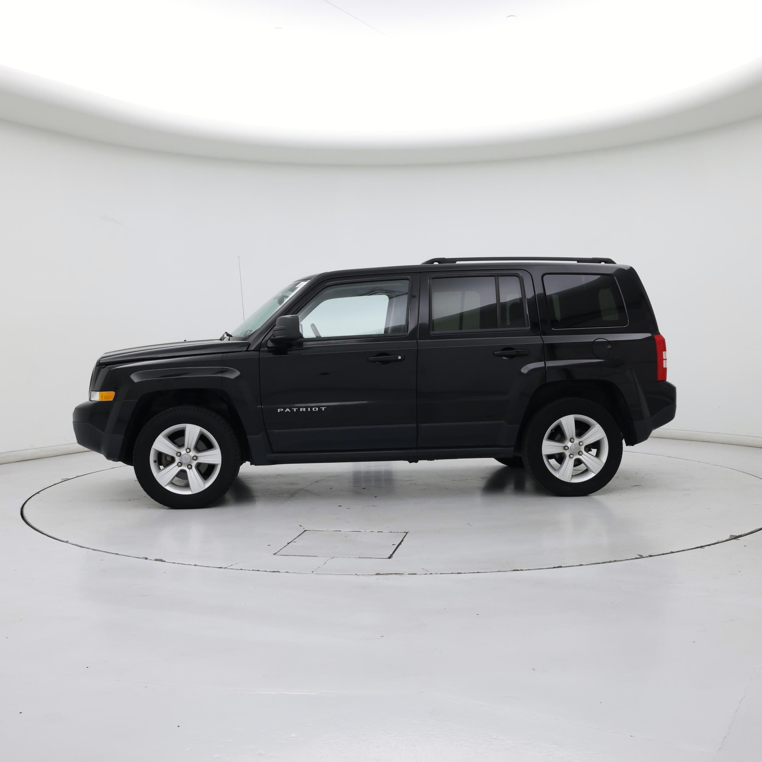 Thumbnail: 2016 Jeep Patriot - 3