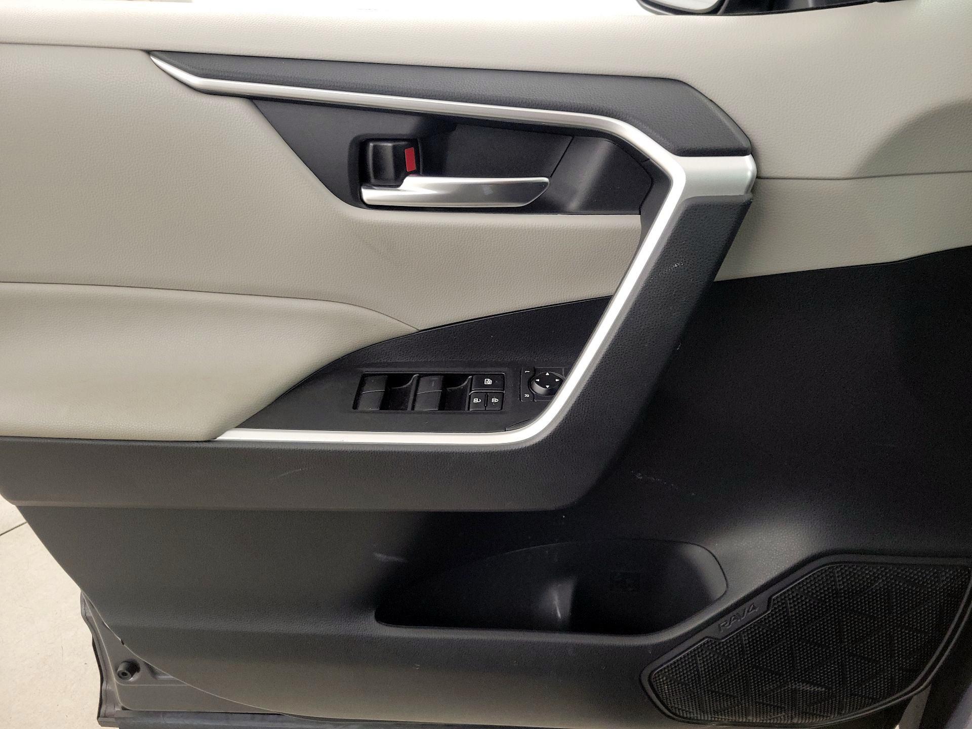 Thumbnail: 2021 Toyota RAV4 - 12