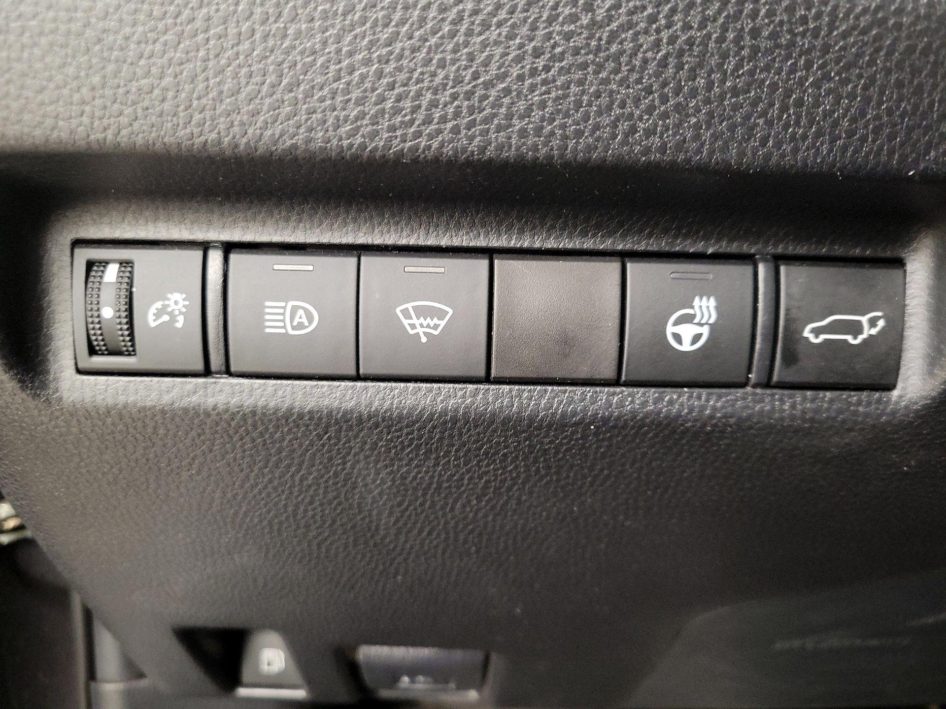 Thumbnail: 2021 Toyota RAV4 - 13