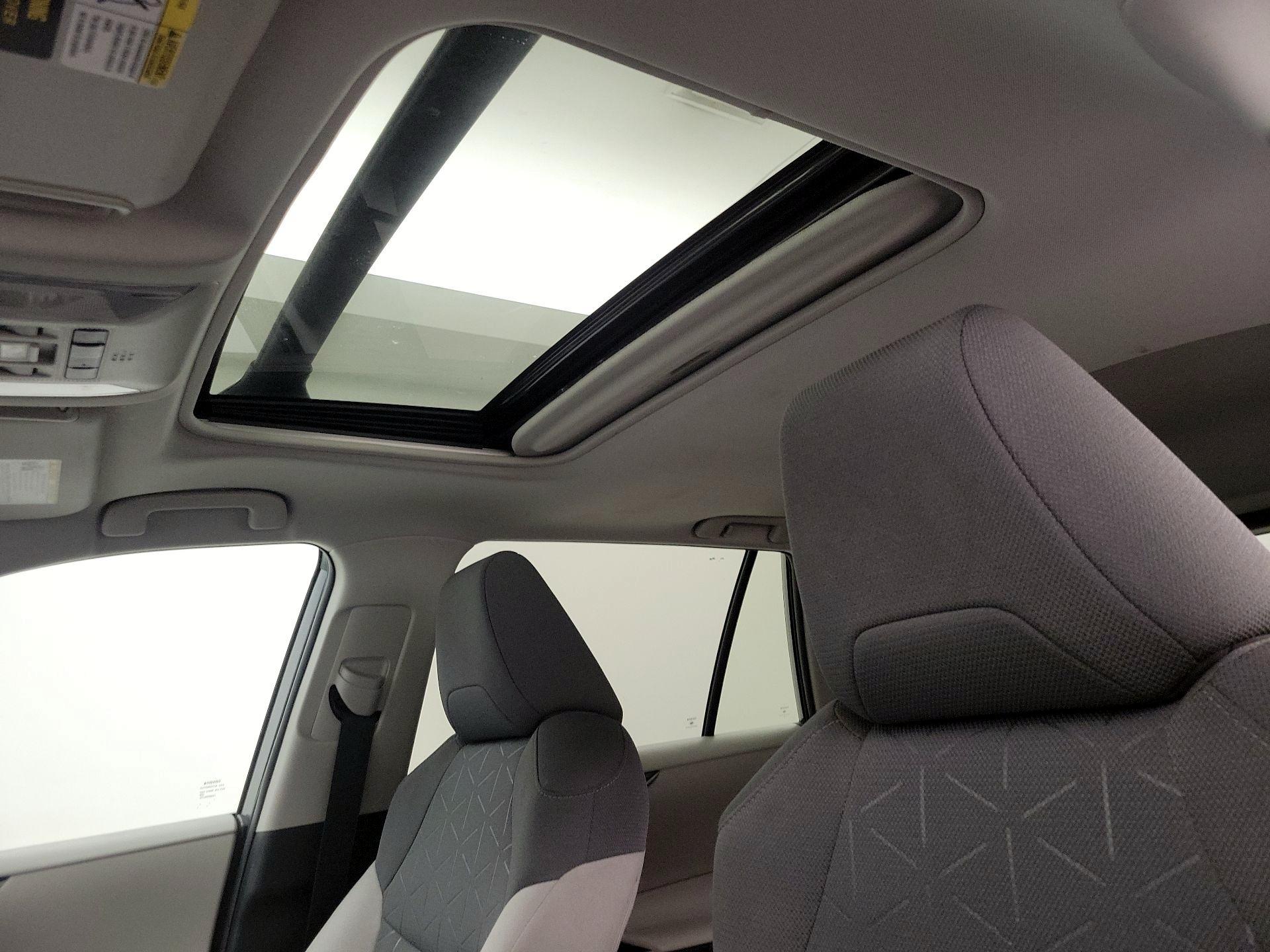 Thumbnail: 2021 Toyota RAV4 - 19