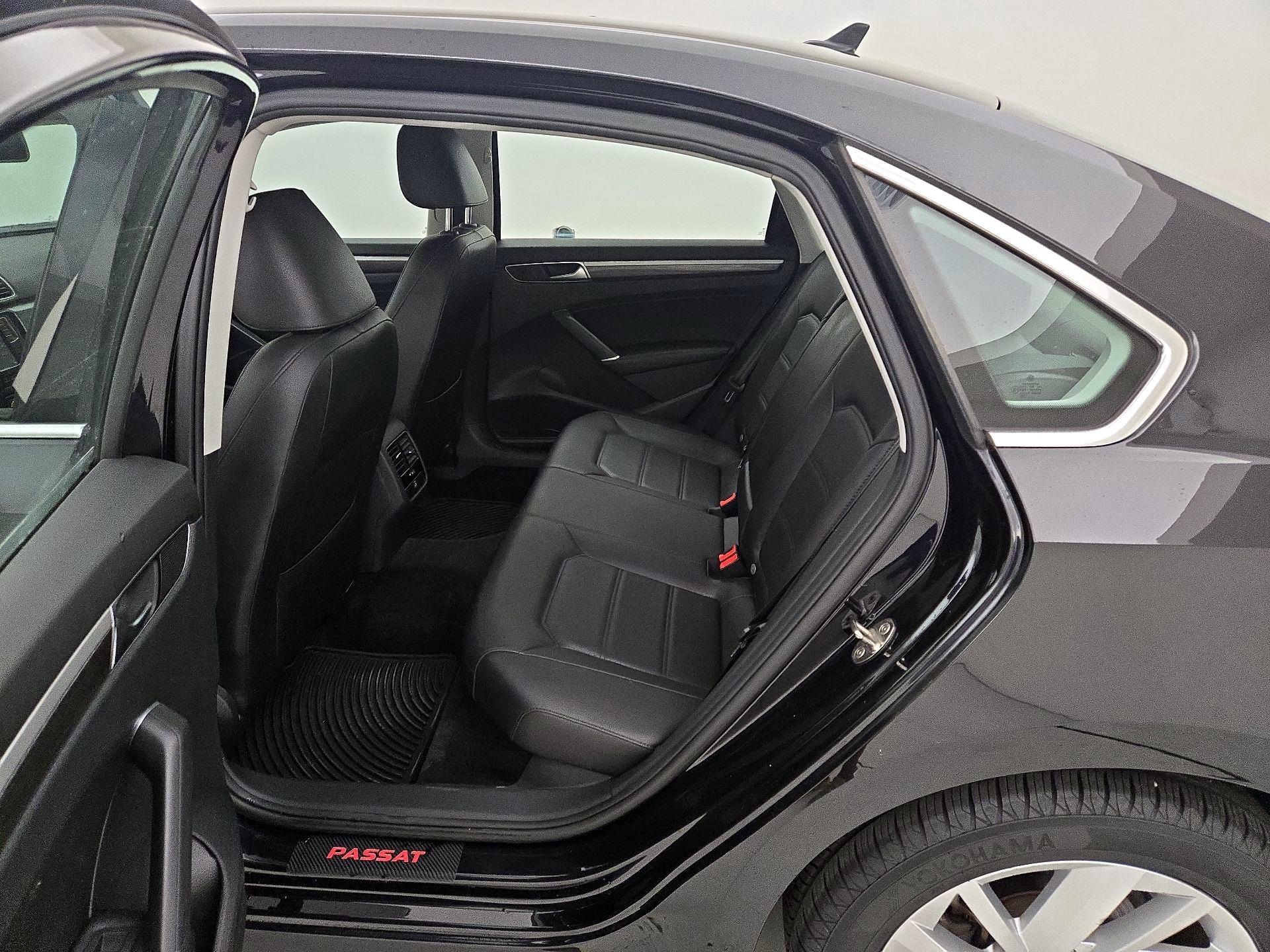Thumbnail: 2018 Volkswagen Passat - 17