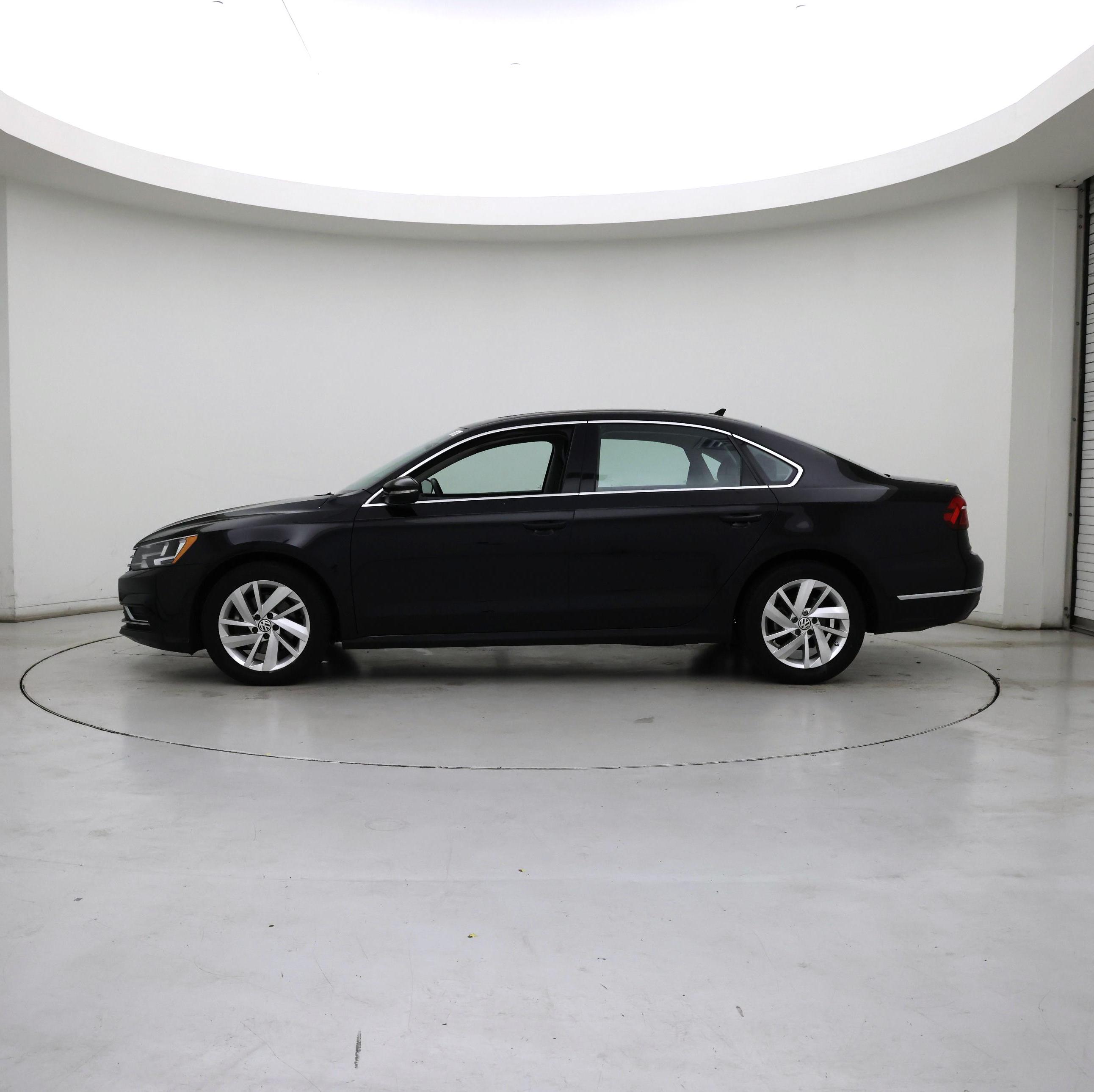 Thumbnail: 2018 Volkswagen Passat - 3