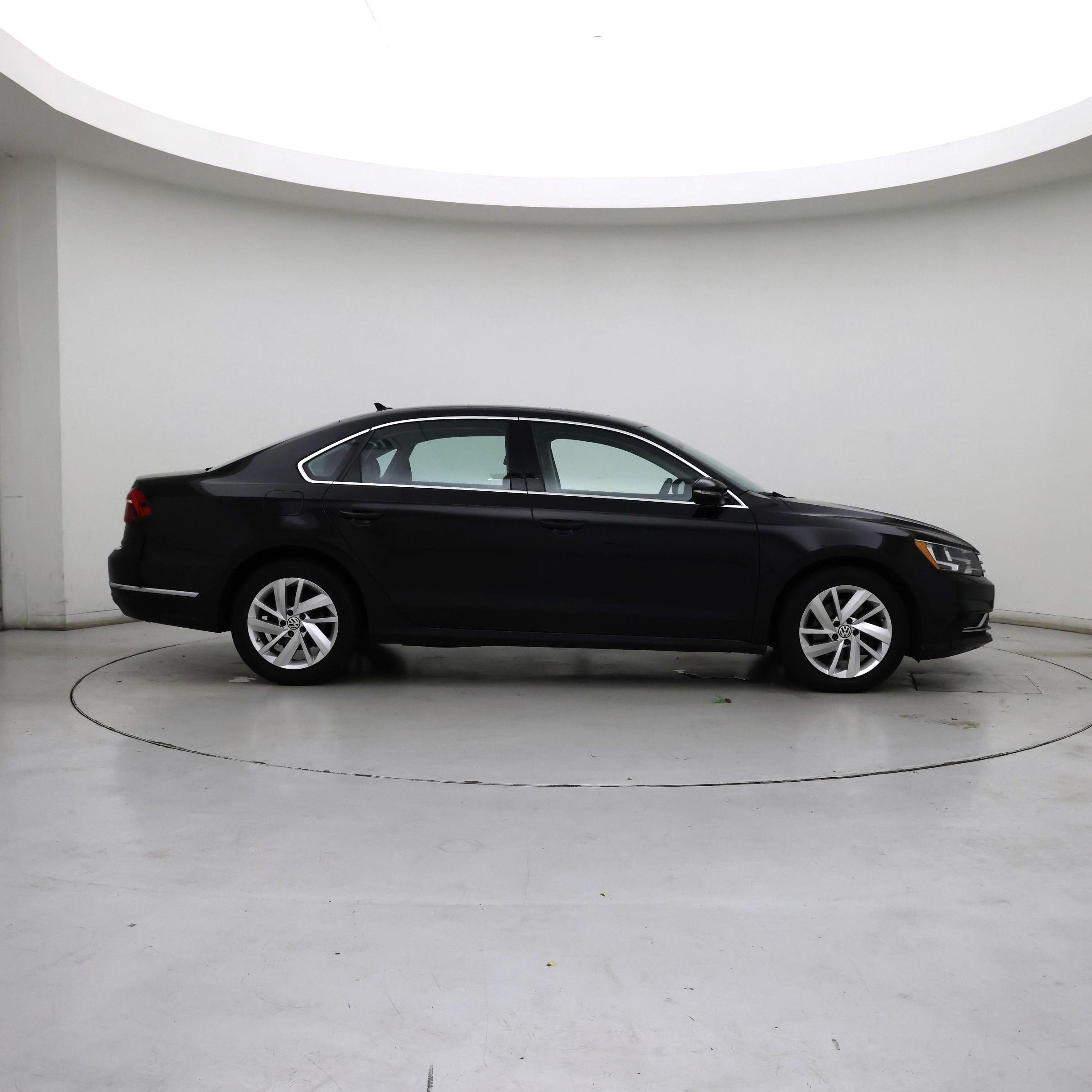 Thumbnail: 2018 Volkswagen Passat - 7