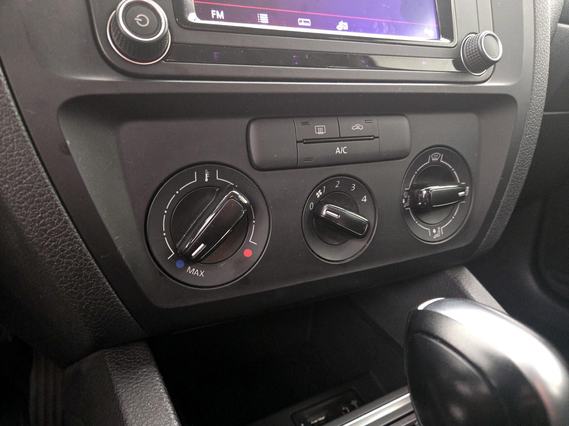 Thumbnail: 2016 Volkswagen Jetta - 16