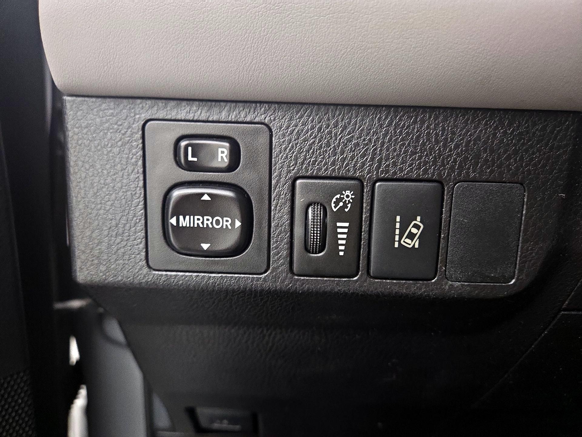 Thumbnail: 2017 Toyota RAV4 - 13
