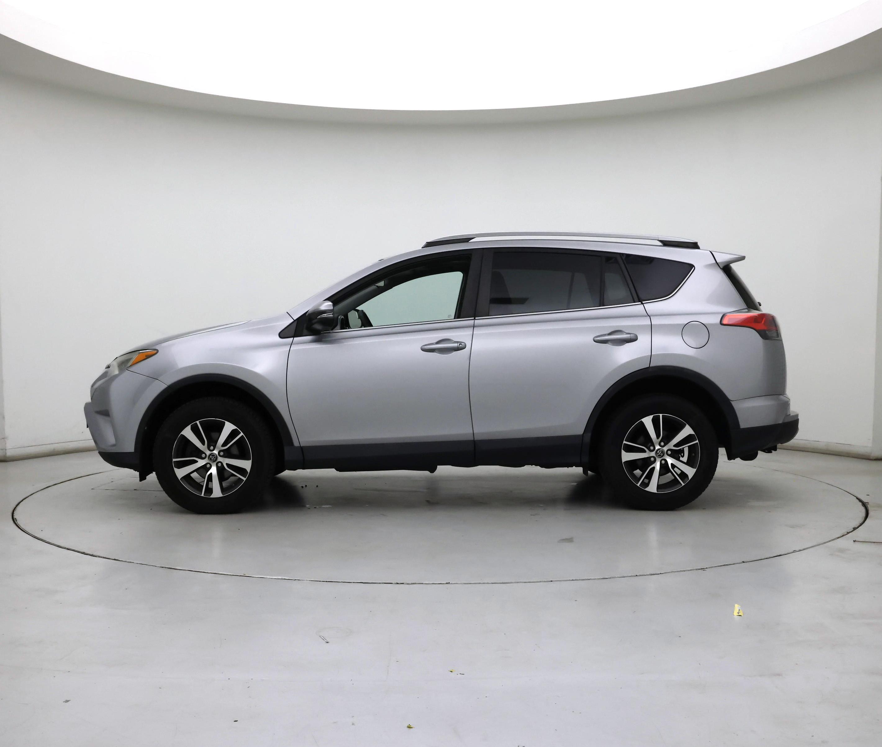 Thumbnail: 2017 Toyota RAV4 - 3