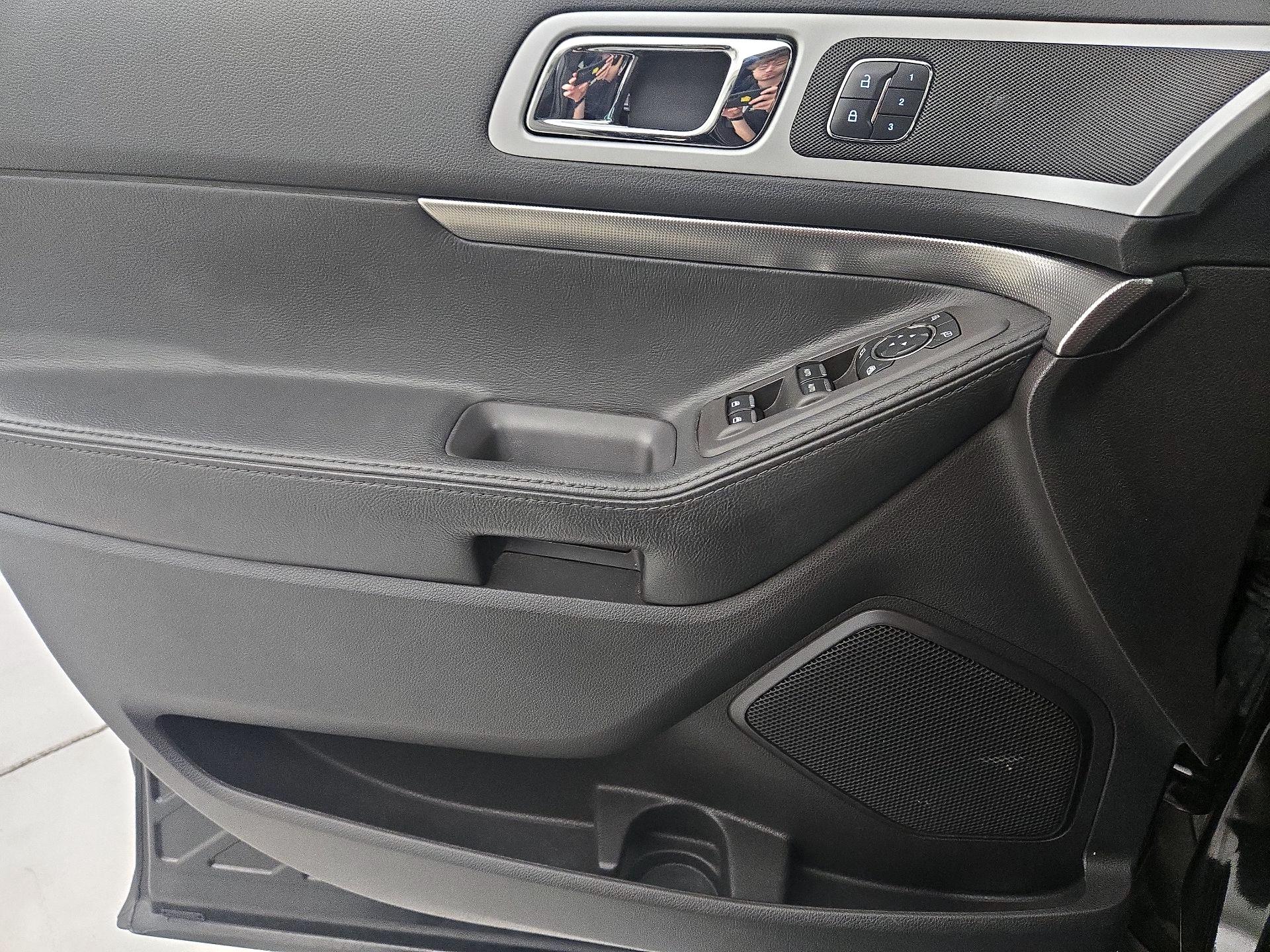 Thumbnail: 2015 Ford Explorer - 12