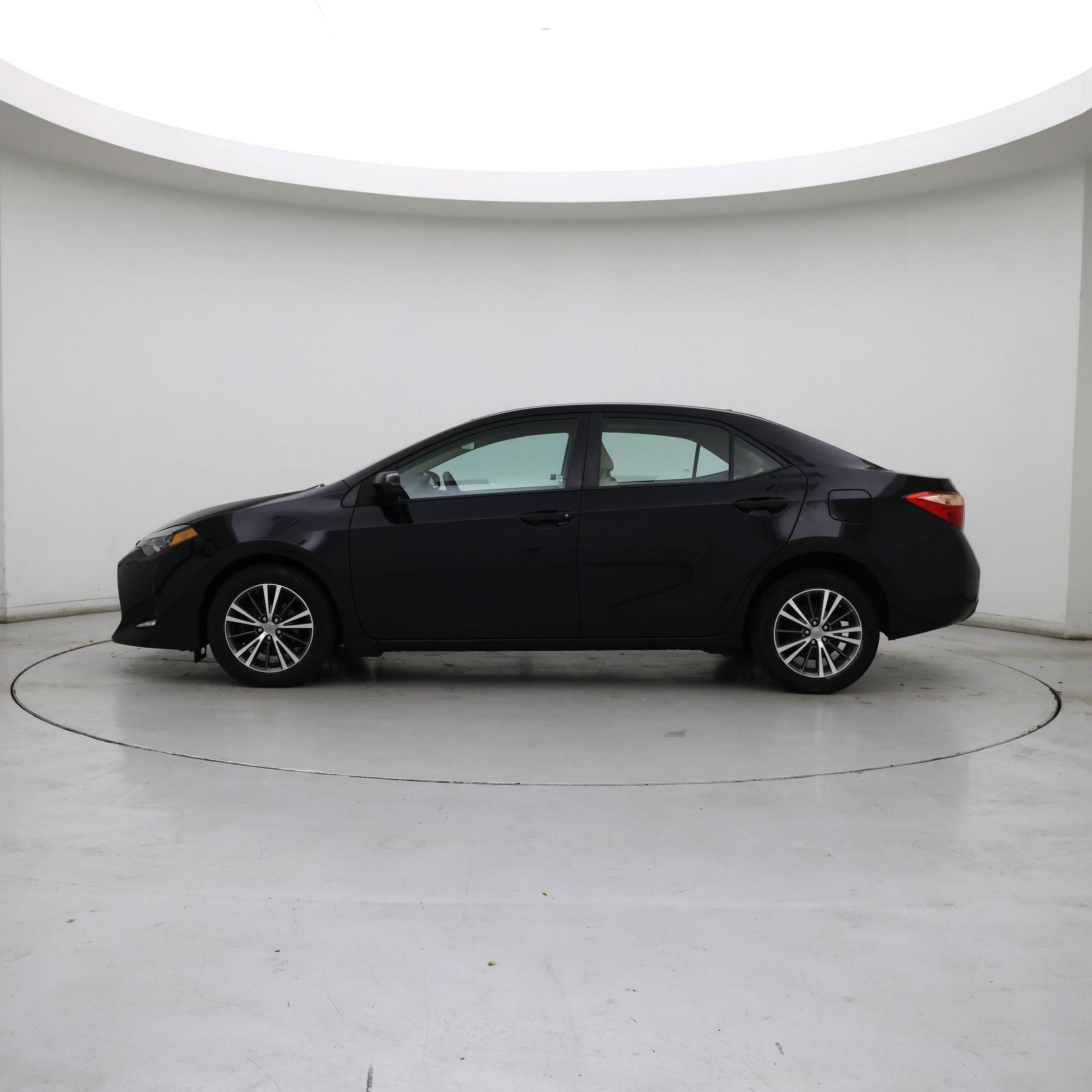 Thumbnail: 2017 Toyota Corolla - 3