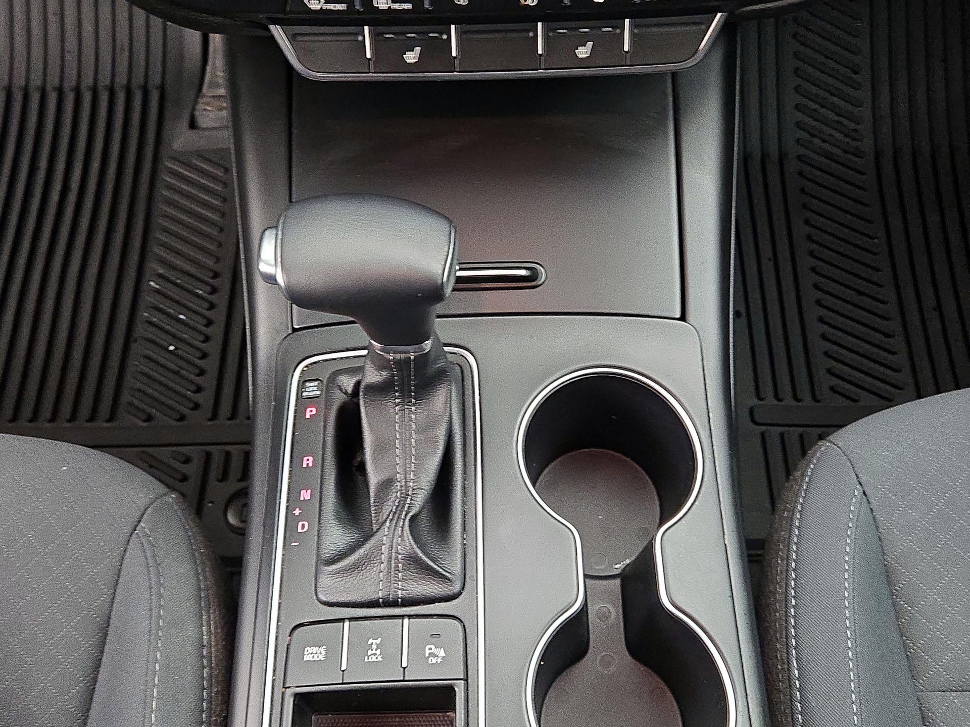 Thumbnail: 2019 Kia Sorento - 16