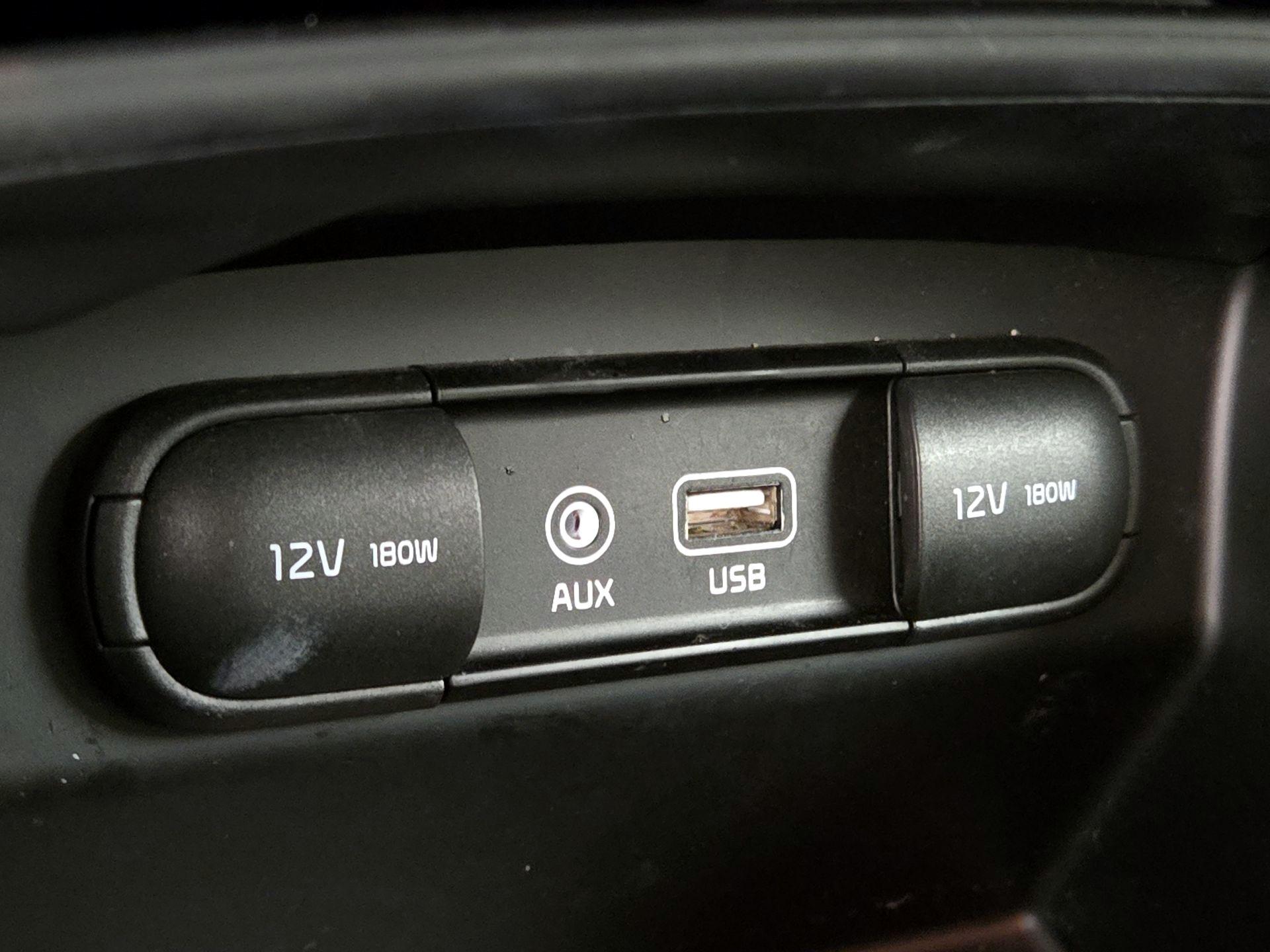 Thumbnail: 2019 Kia Sorento - 17
