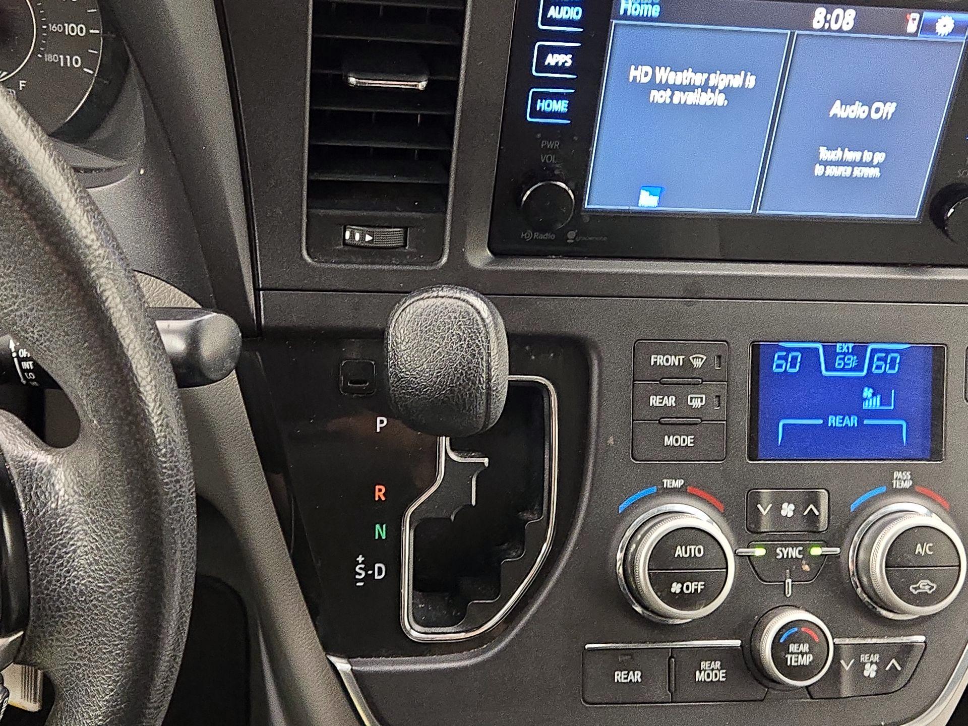 Thumbnail: 2015 Toyota Sienna - 17