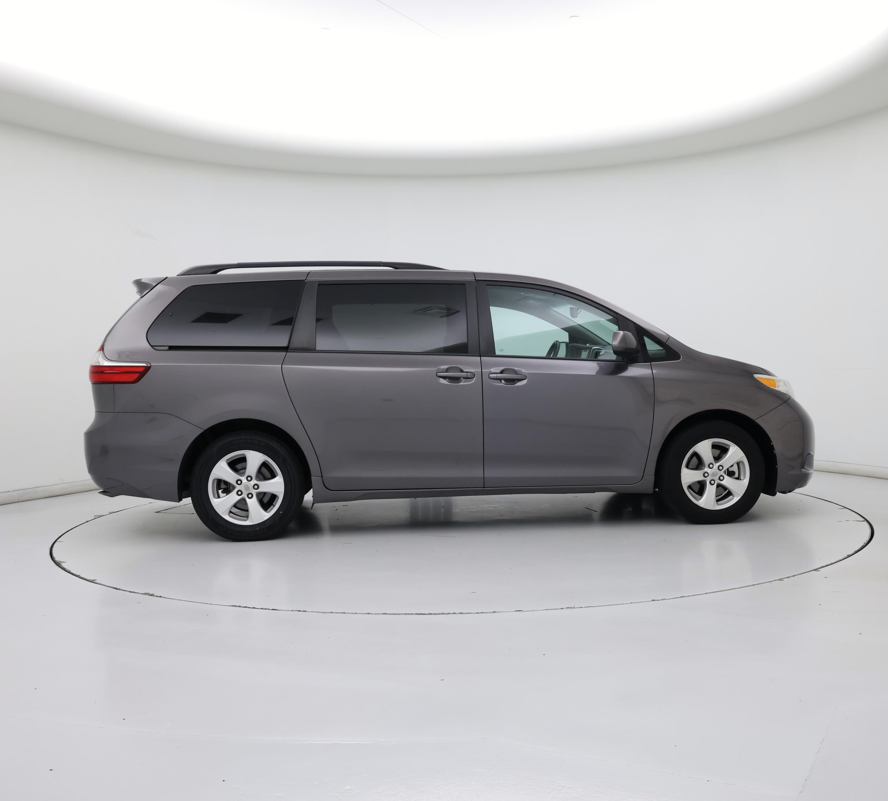 Thumbnail: 2015 Toyota Sienna - 7