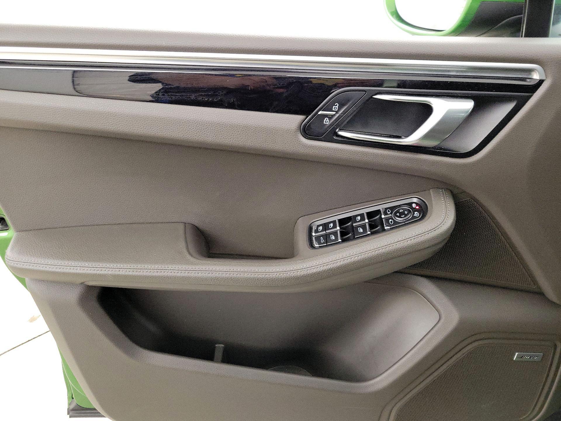 Thumbnail: 2020 Porsche Macan - 12