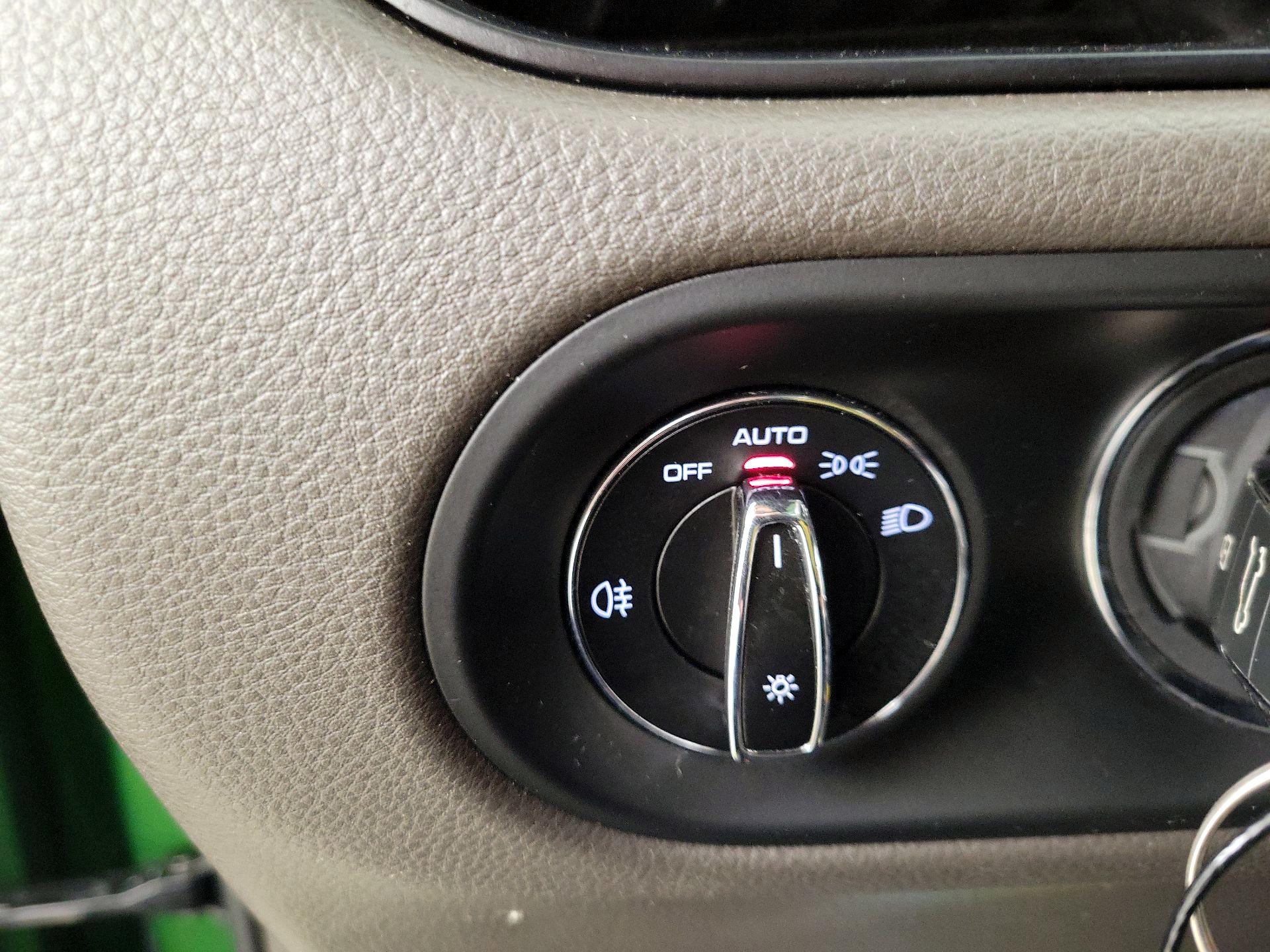 Thumbnail: 2020 Porsche Macan - 13