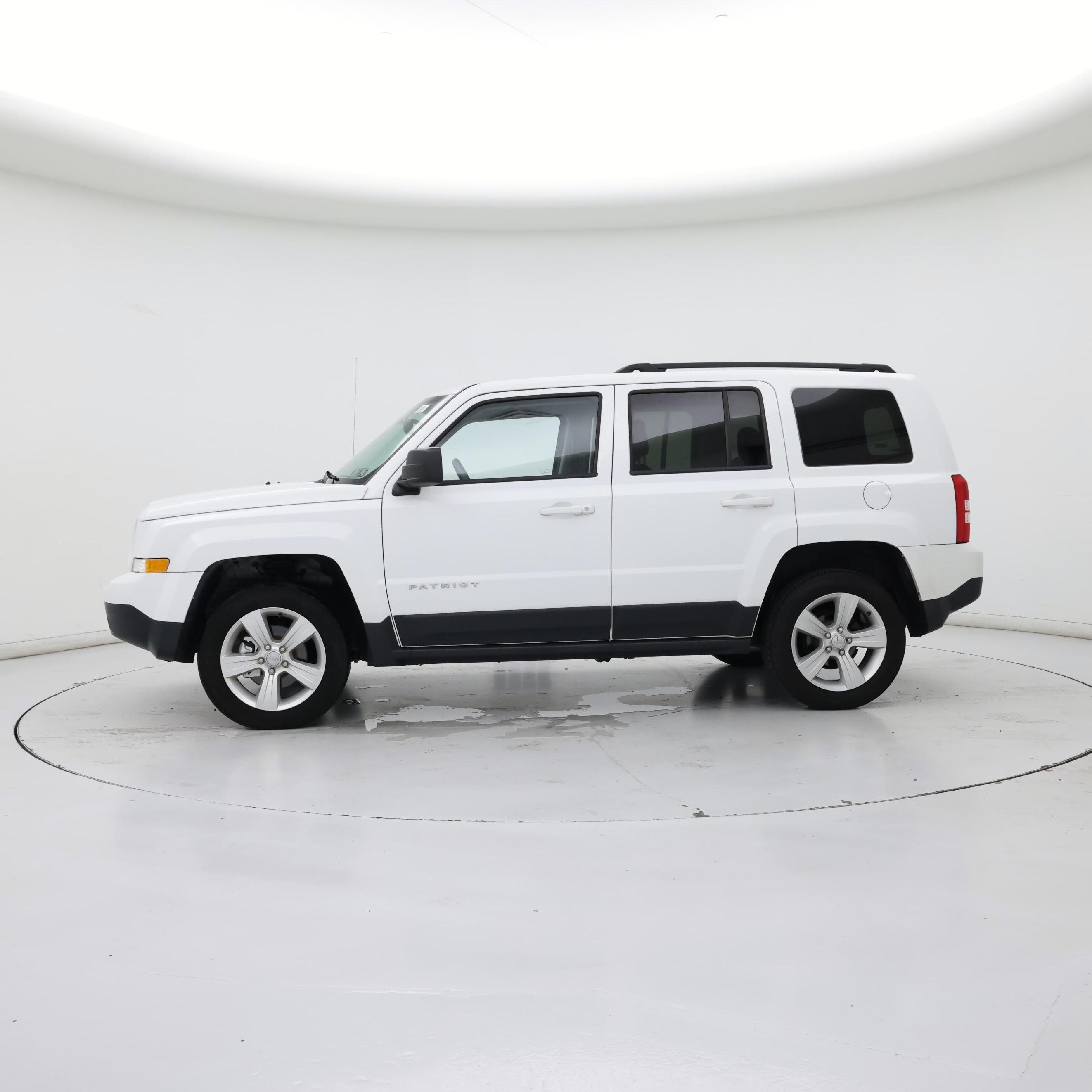 Thumbnail: 2016 Jeep Patriot - 3