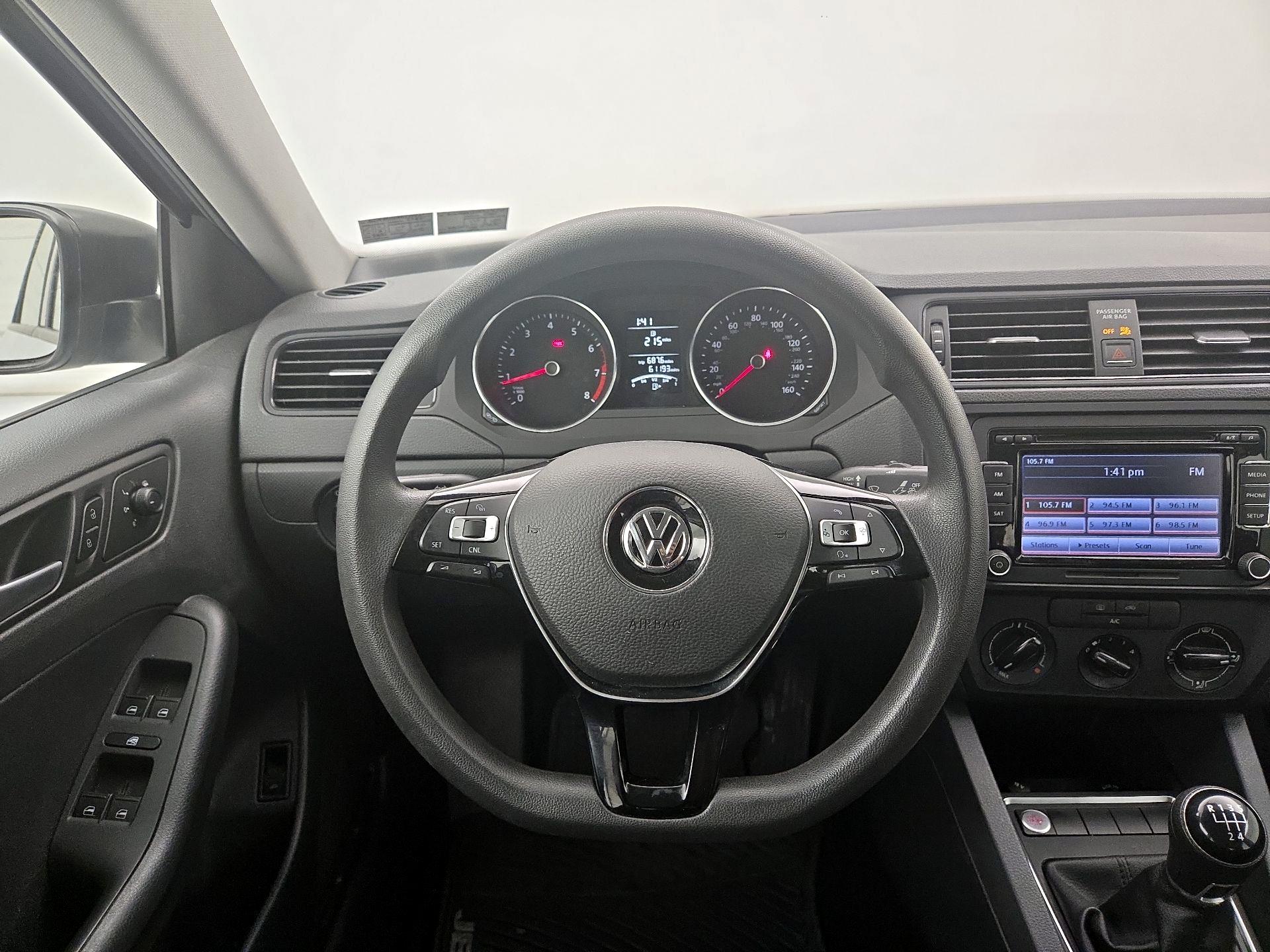 Thumbnail: 2015 Volkswagen Jetta - 10