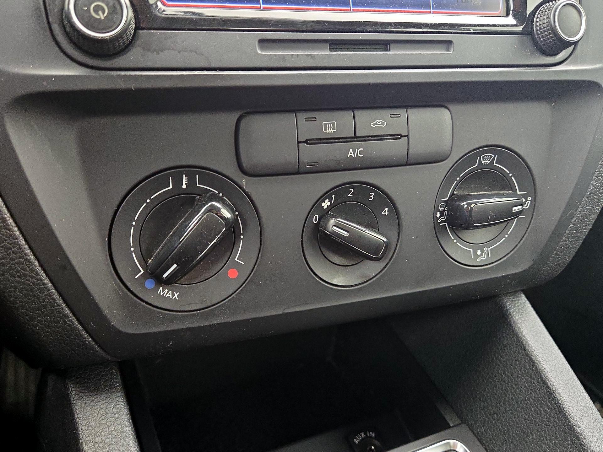 Thumbnail: 2015 Volkswagen Jetta - 16