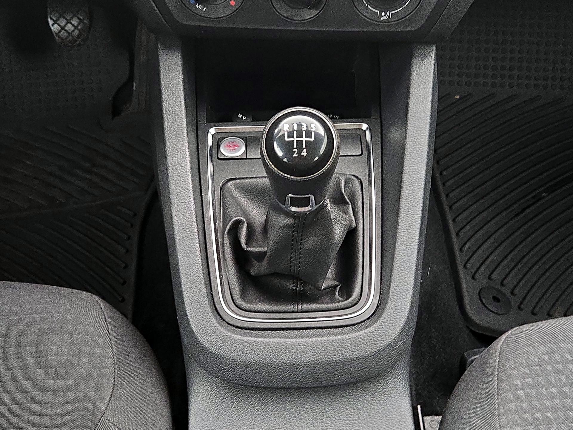 Thumbnail: 2015 Volkswagen Jetta - 17