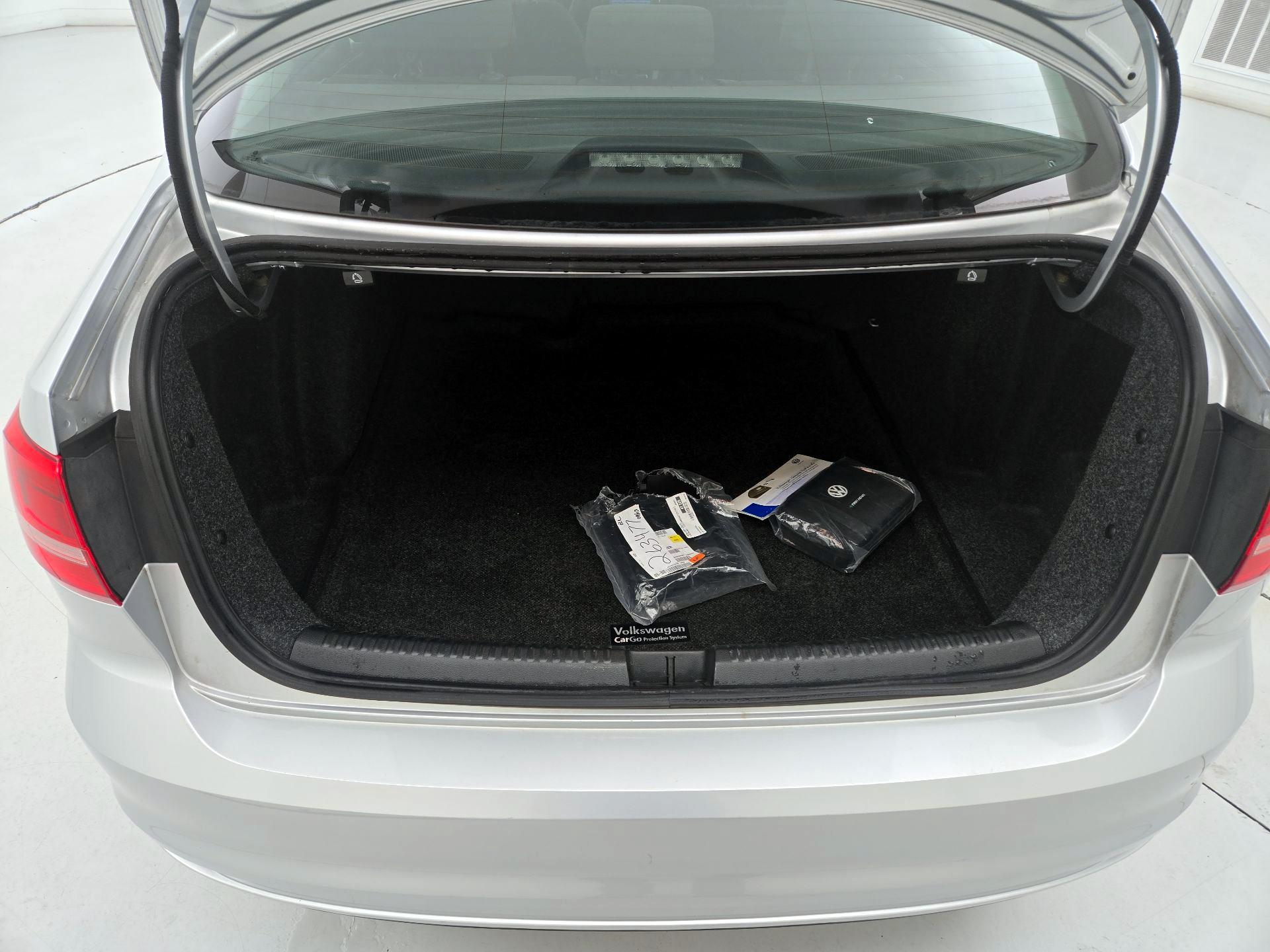 Thumbnail: 2015 Volkswagen Jetta - 19