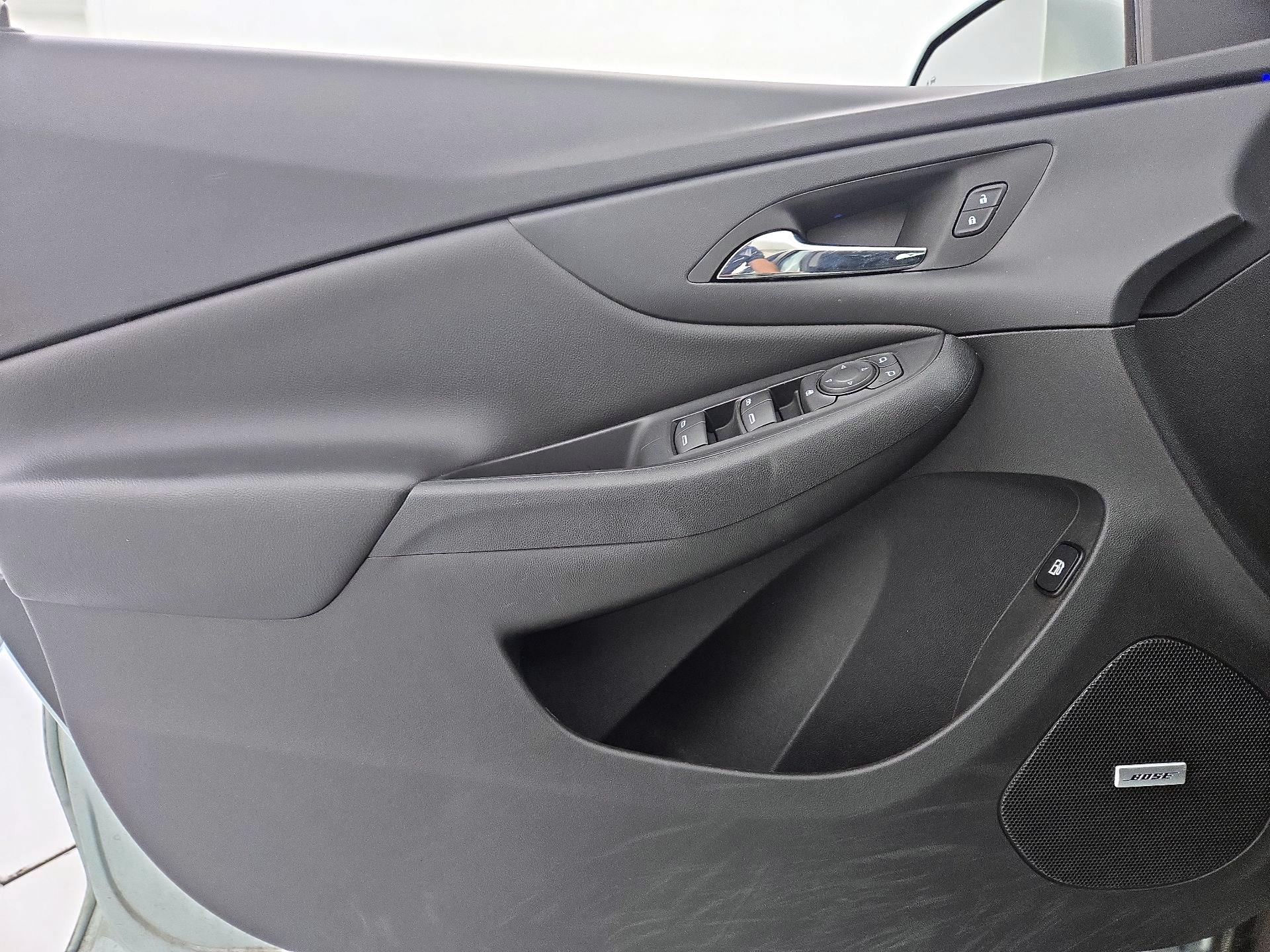 Thumbnail: 2018 Chevrolet Volt - 12
