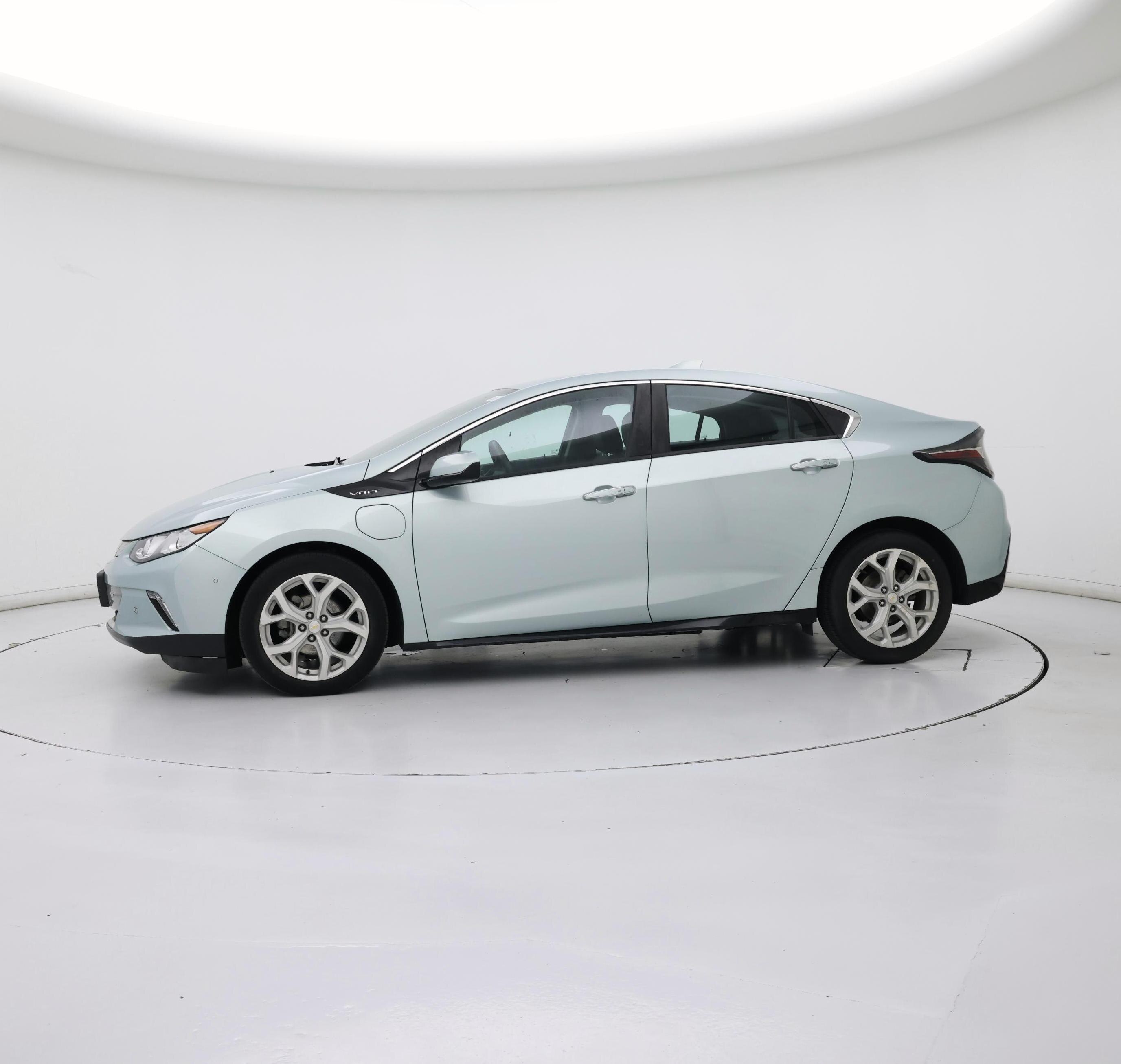Thumbnail: 2018 Chevrolet Volt - 3