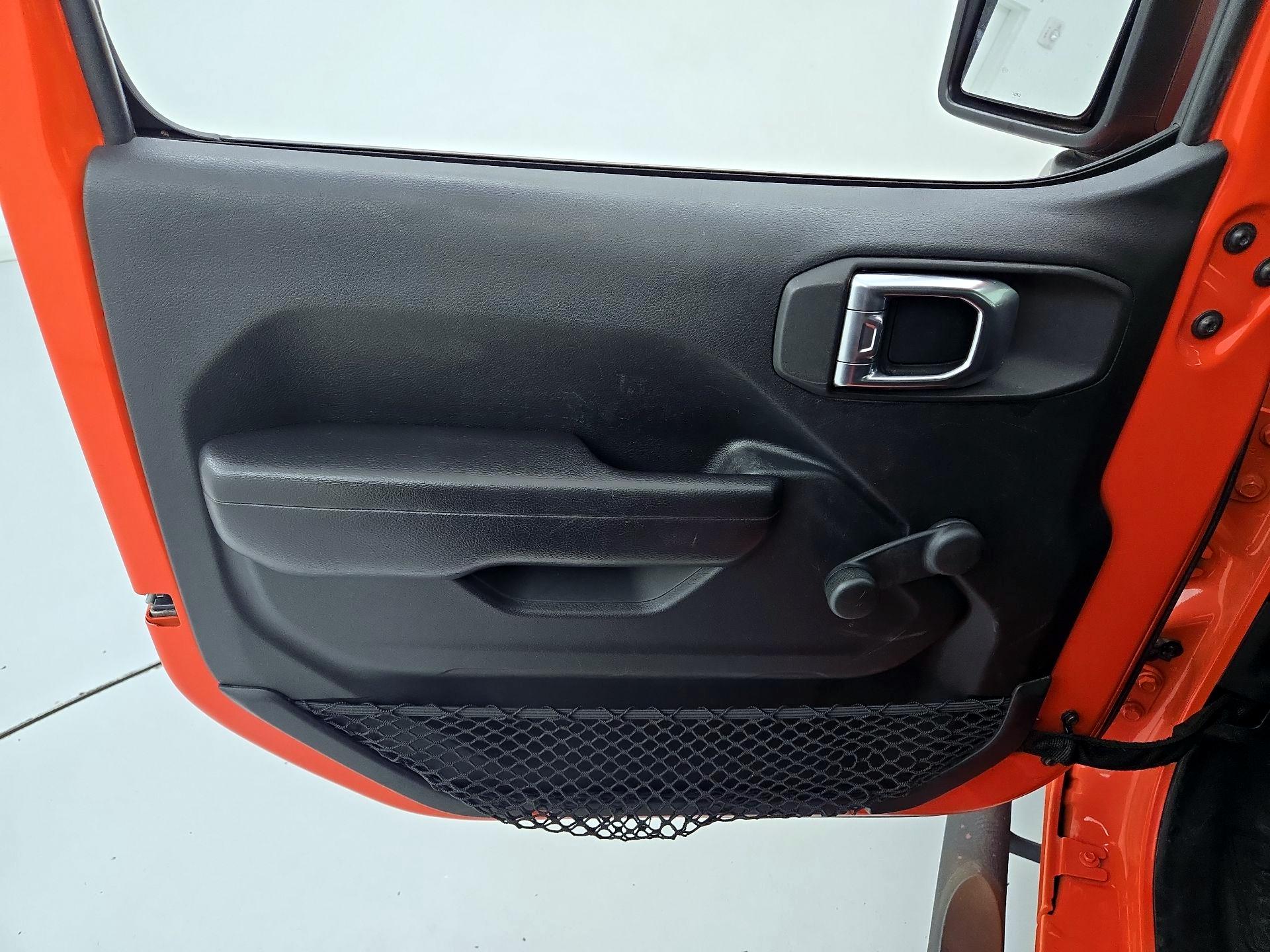 Thumbnail: 2018 Jeep Wrangler - 12