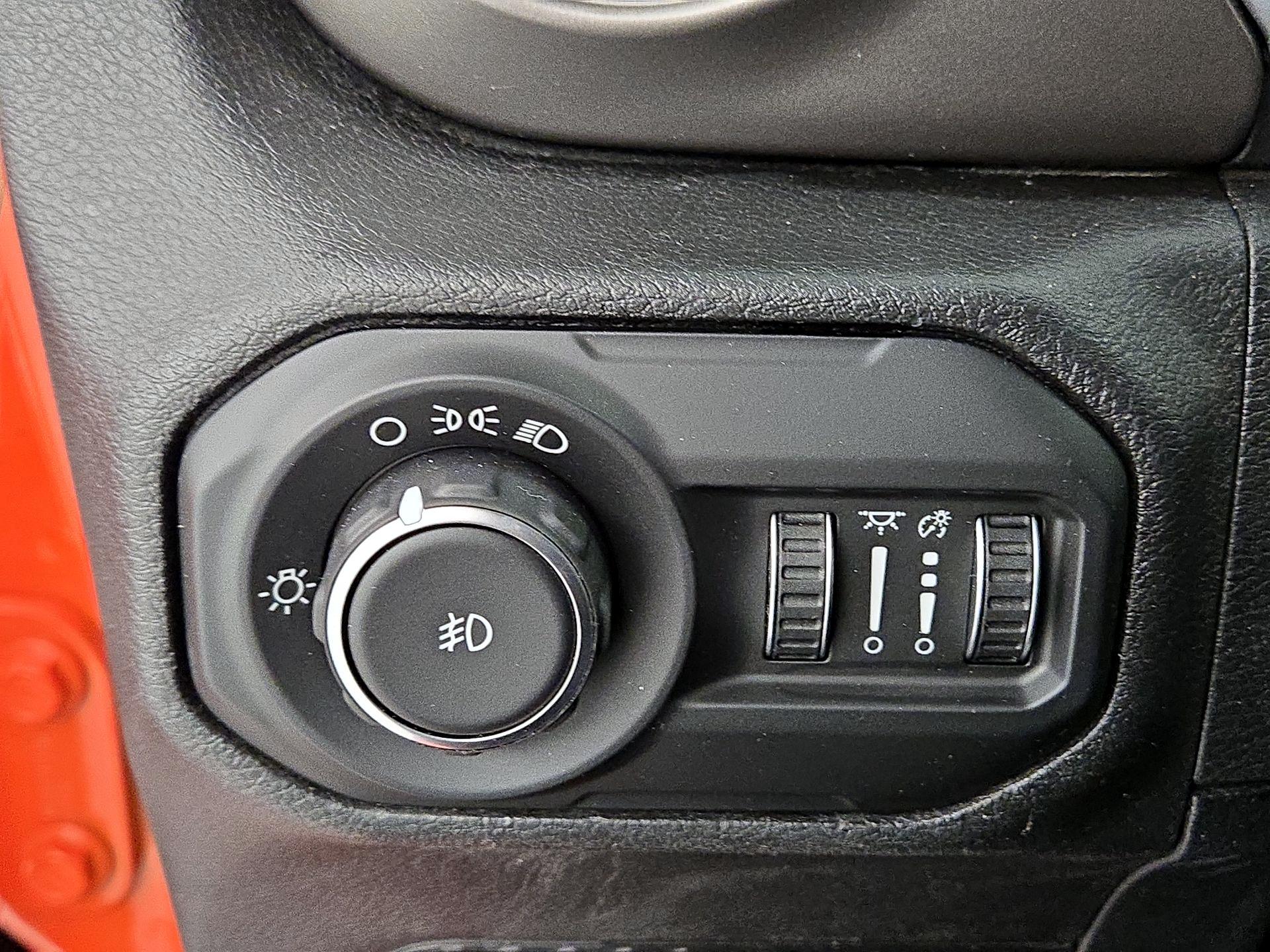 Thumbnail: 2018 Jeep Wrangler - 13