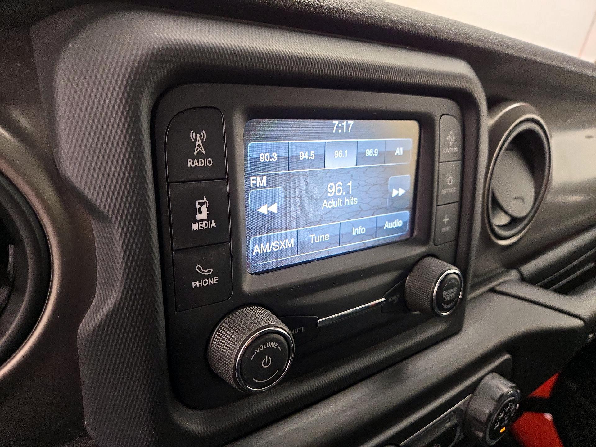 Thumbnail: 2018 Jeep Wrangler - 15