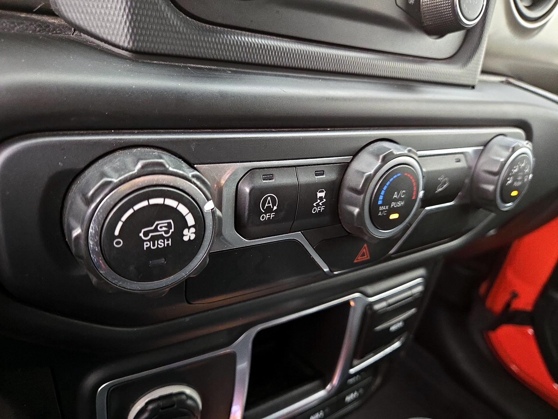 Thumbnail: 2018 Jeep Wrangler - 16