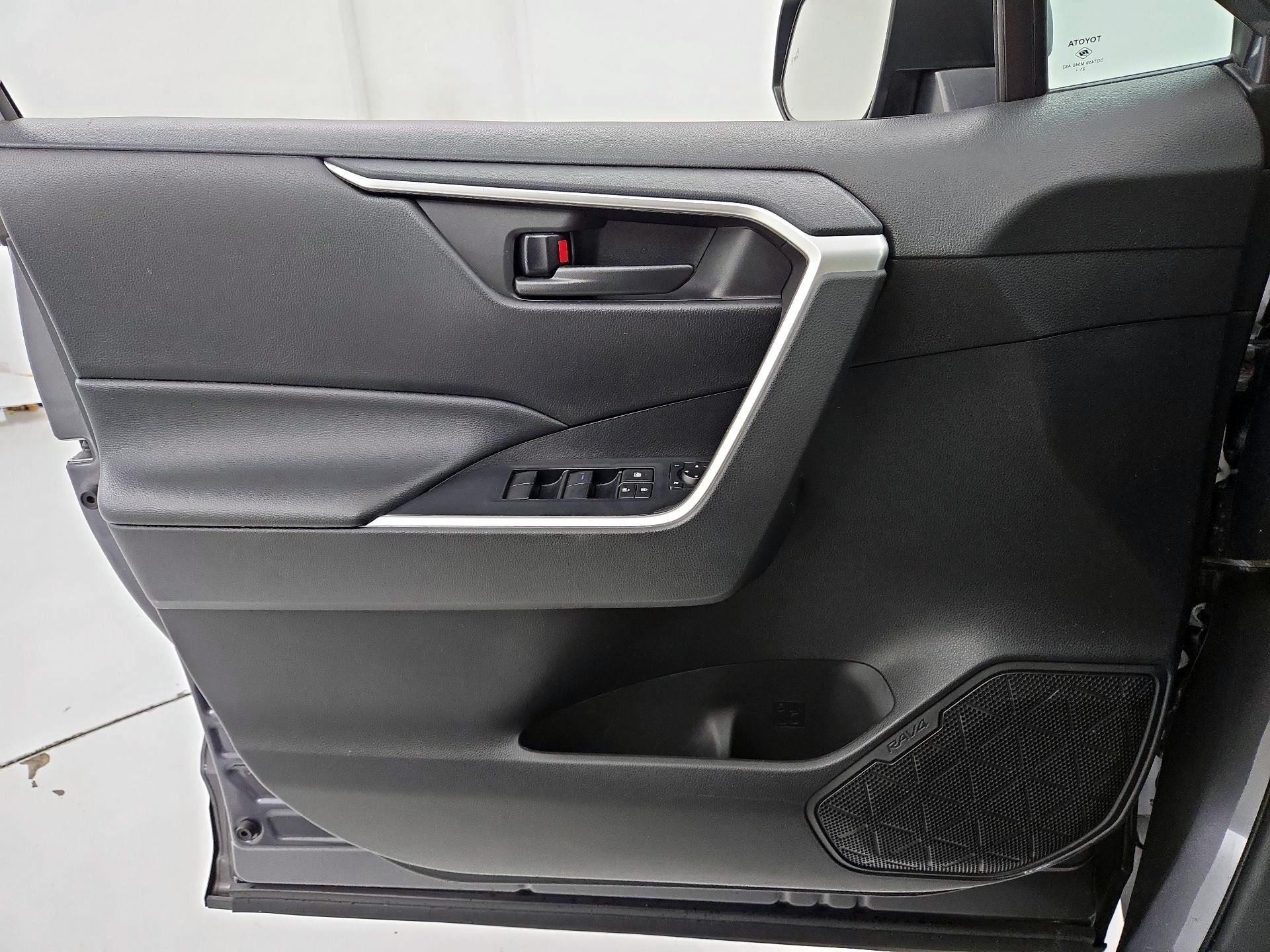 Thumbnail: 2022 Toyota RAV4 - 12
