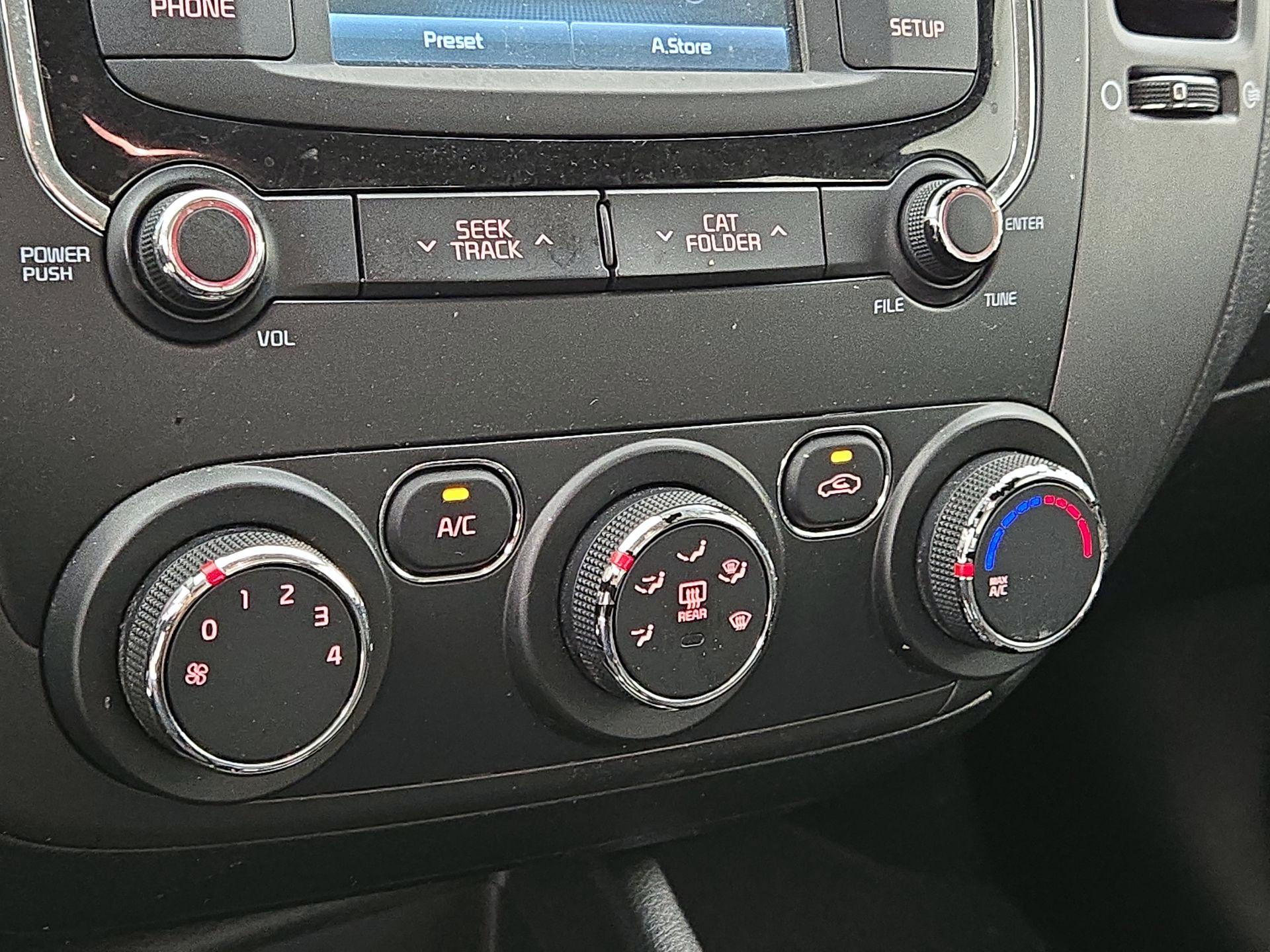 Thumbnail: 2018 Kia Forte - 15