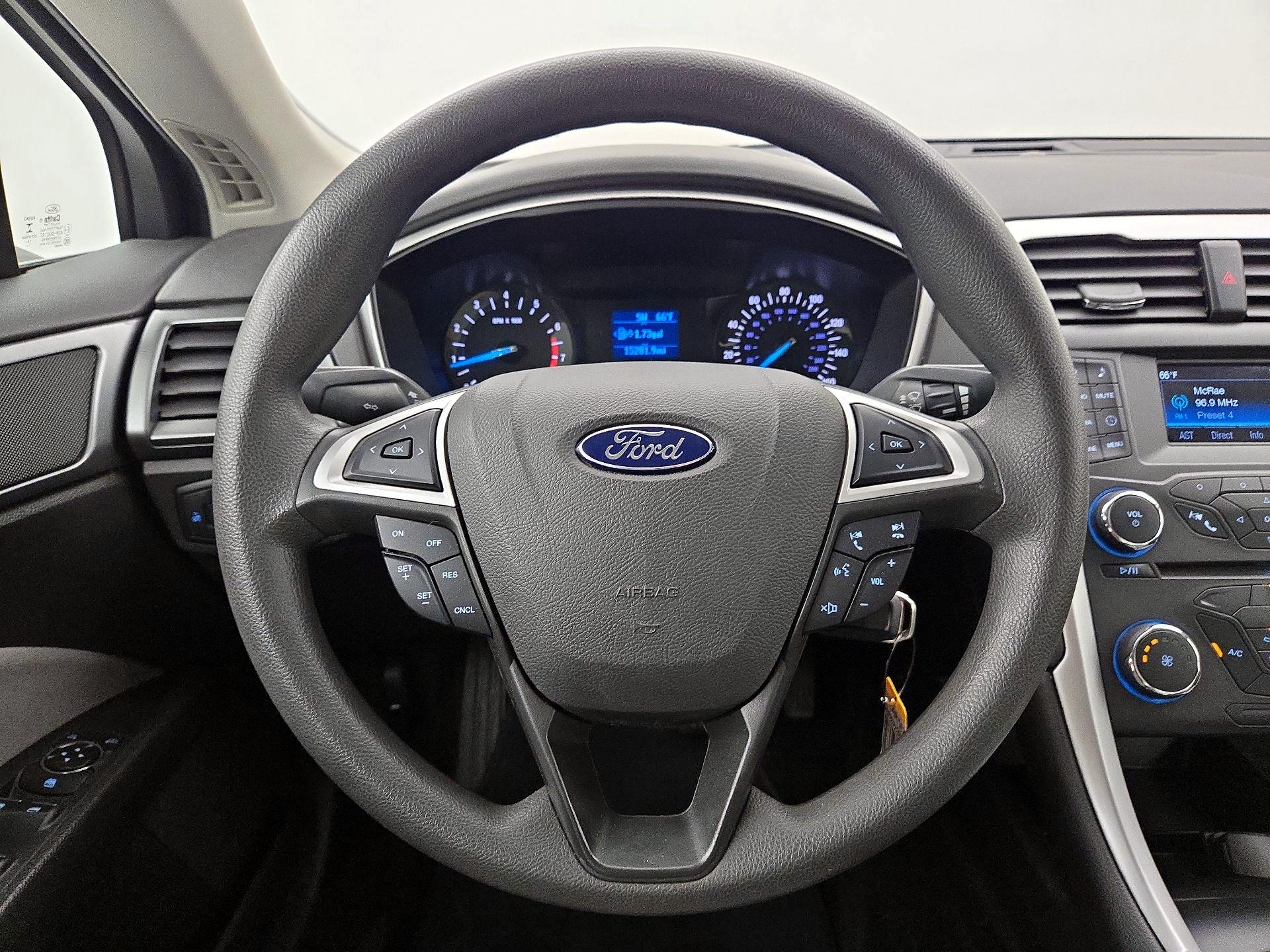 Thumbnail: 2016 Ford Fusion - 10