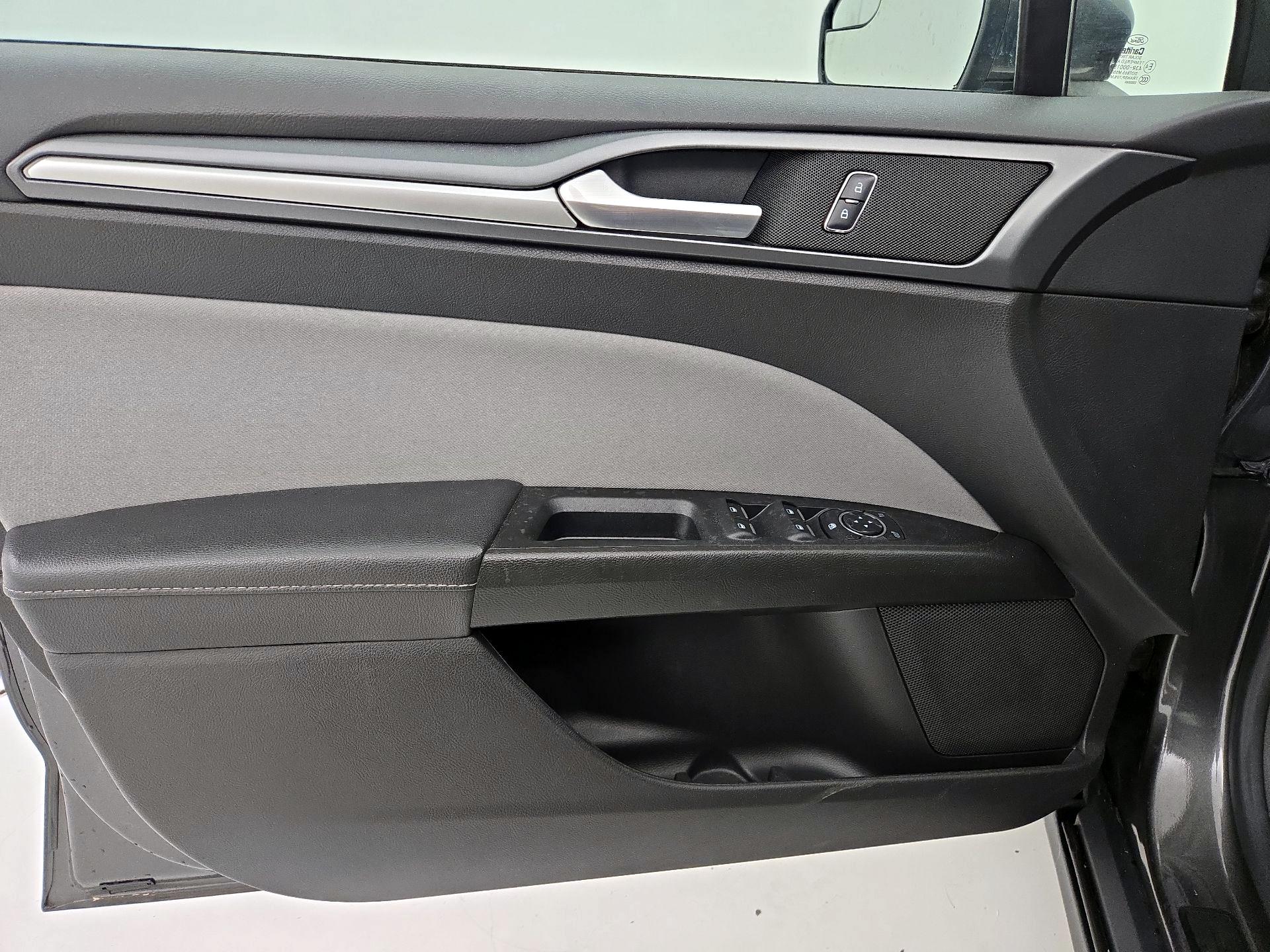 Thumbnail: 2016 Ford Fusion - 12