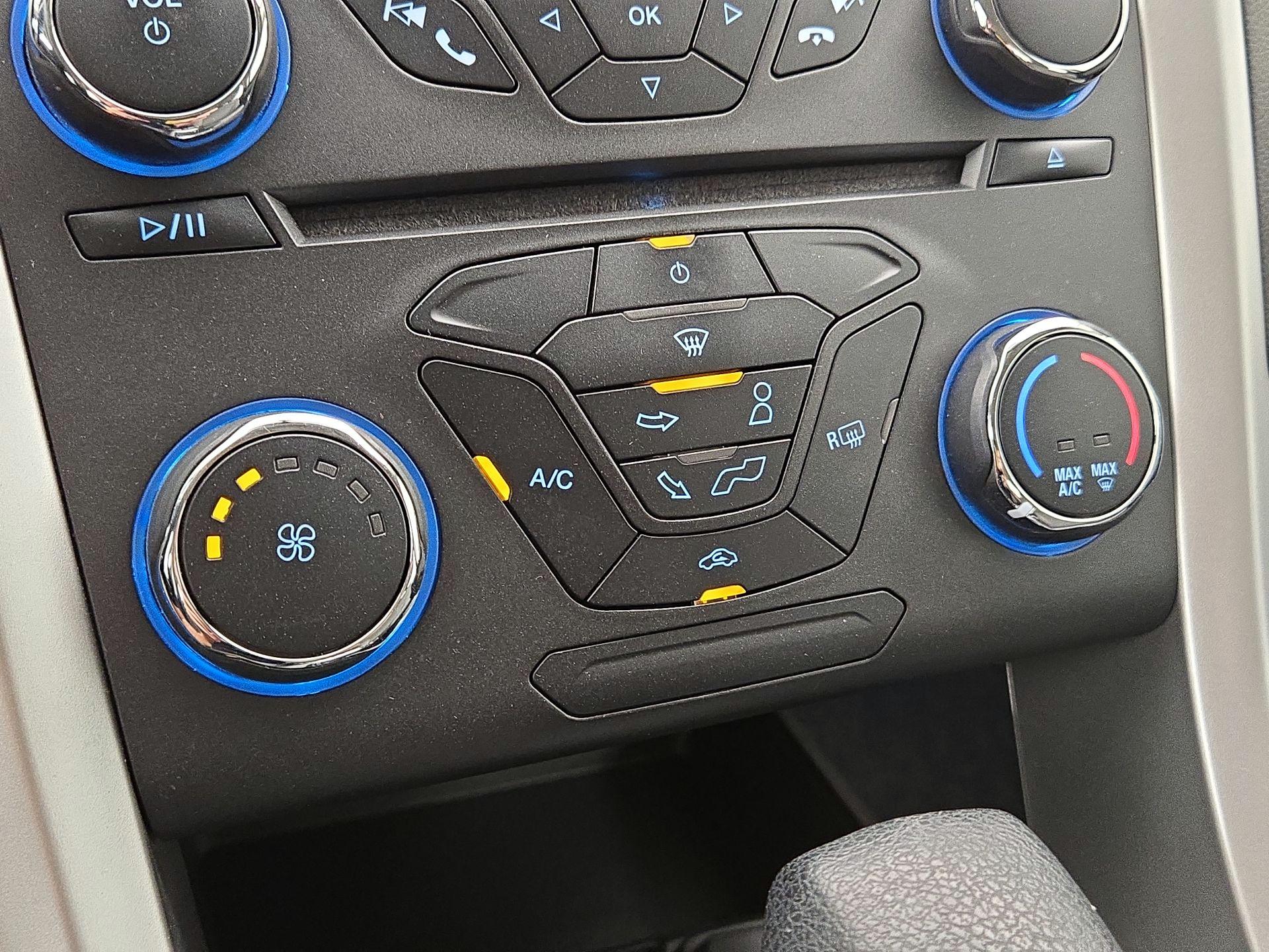 Thumbnail: 2016 Ford Fusion - 16