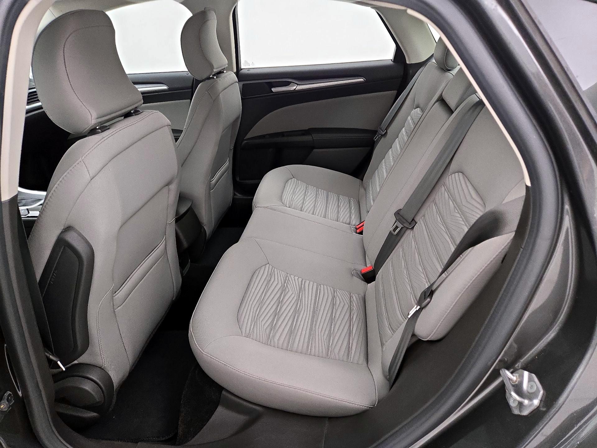 Thumbnail: 2016 Ford Fusion - 19