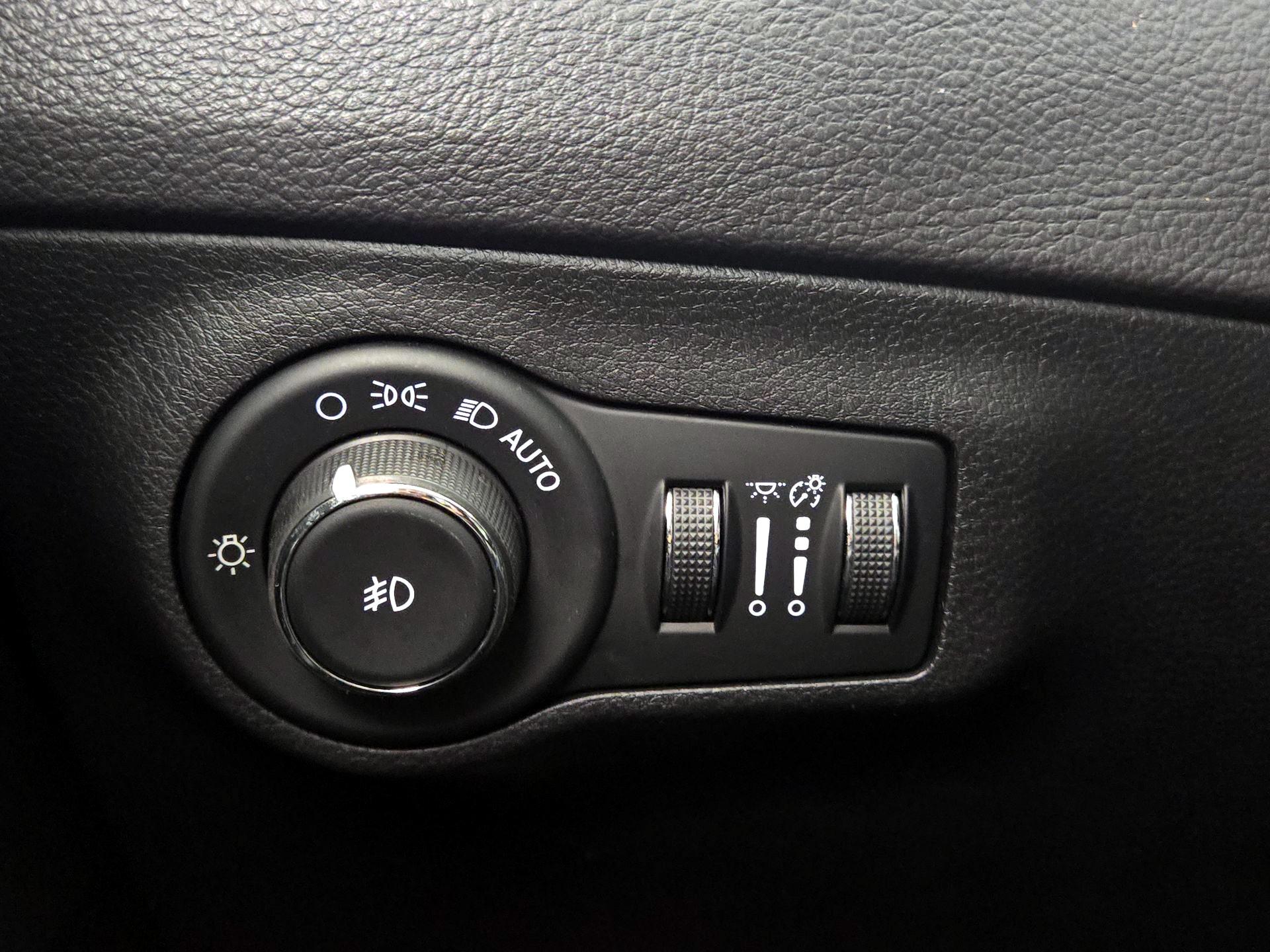 Thumbnail: 2018 Jeep Compass - 13