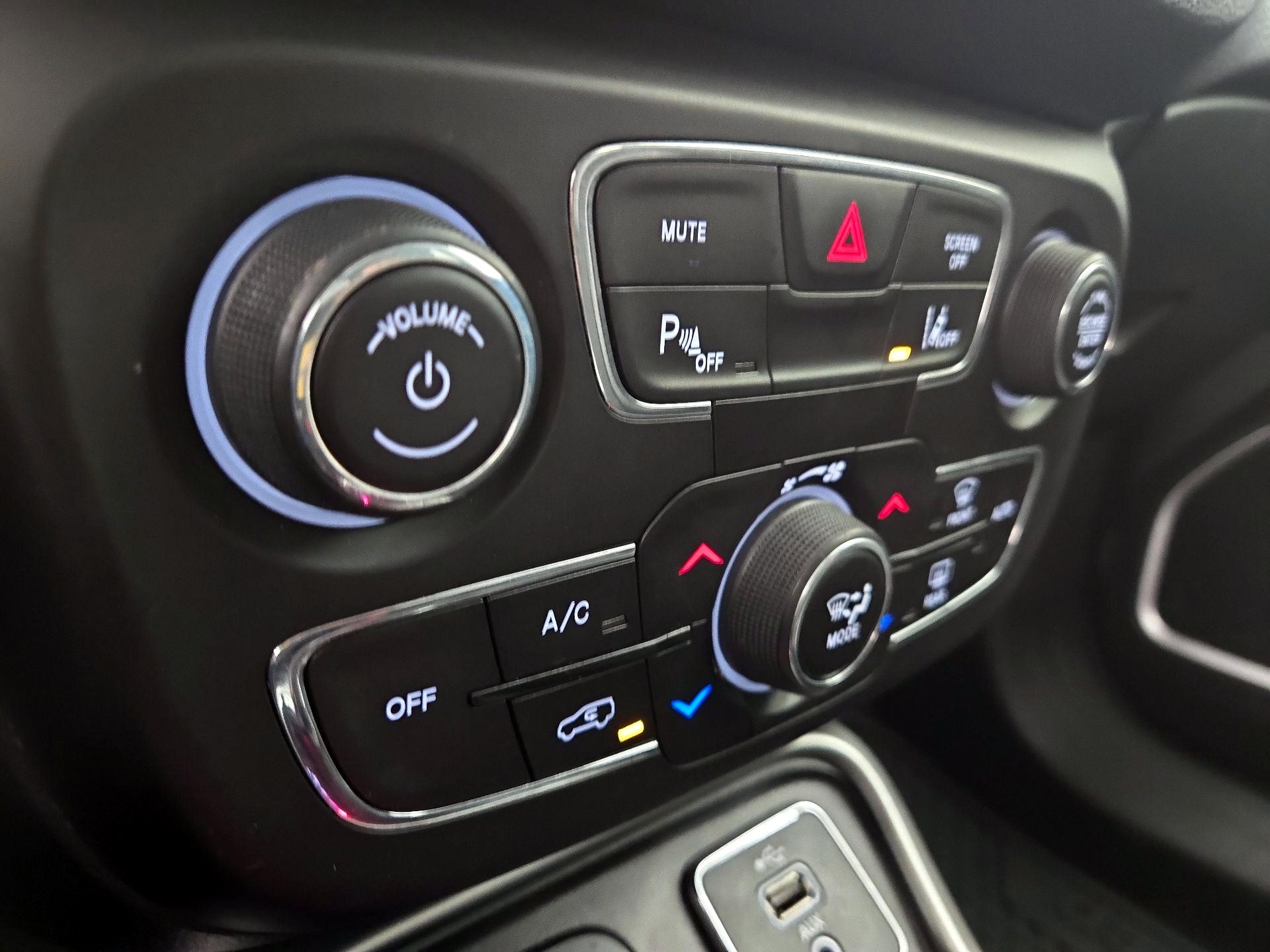 Thumbnail: 2018 Jeep Compass - 16