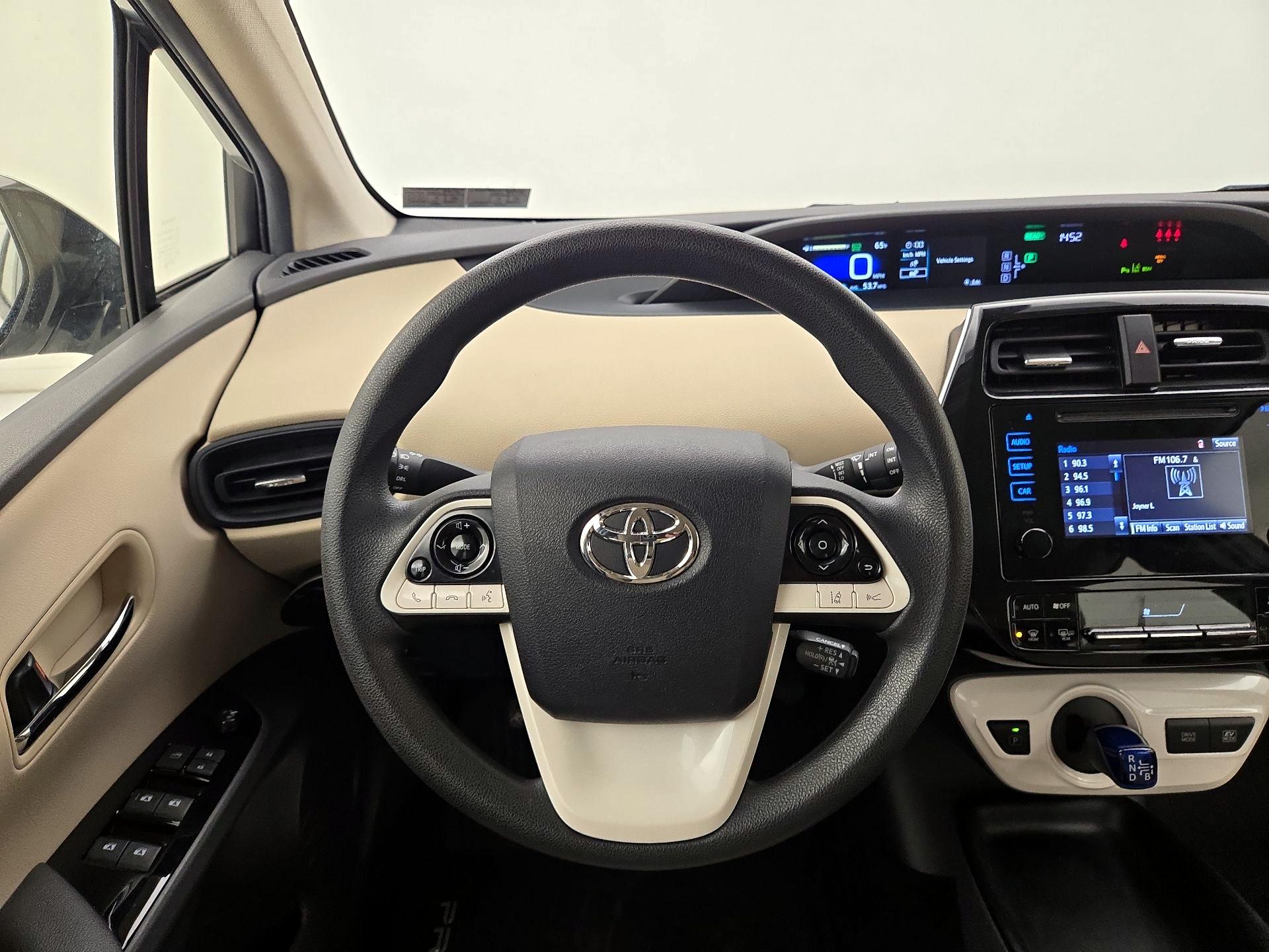 Thumbnail: 2018 Toyota Prius - 10