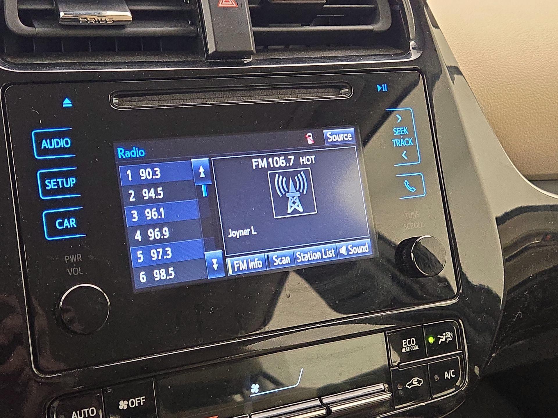 Thumbnail: 2018 Toyota Prius - 15