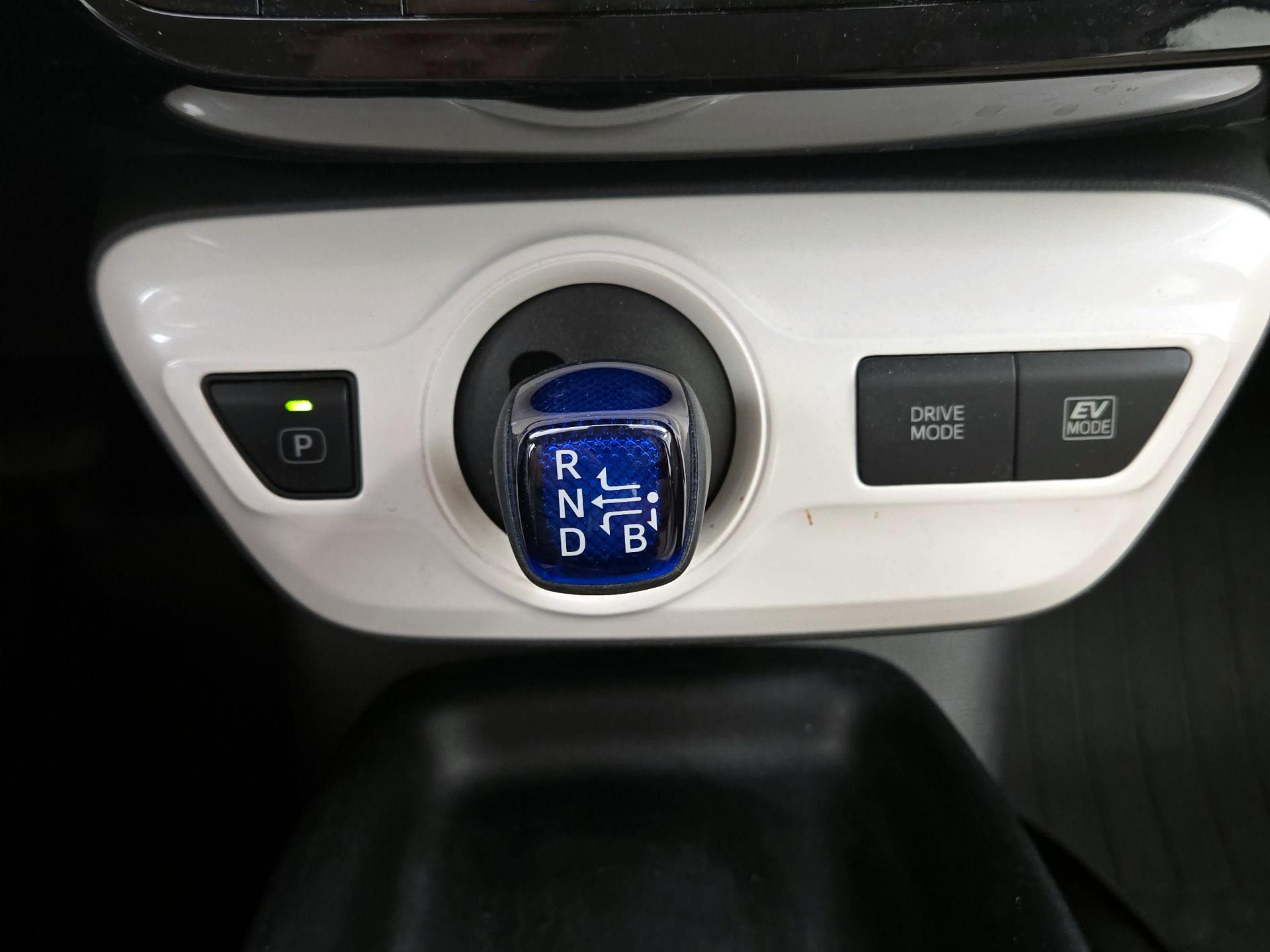 Thumbnail: 2018 Toyota Prius - 17