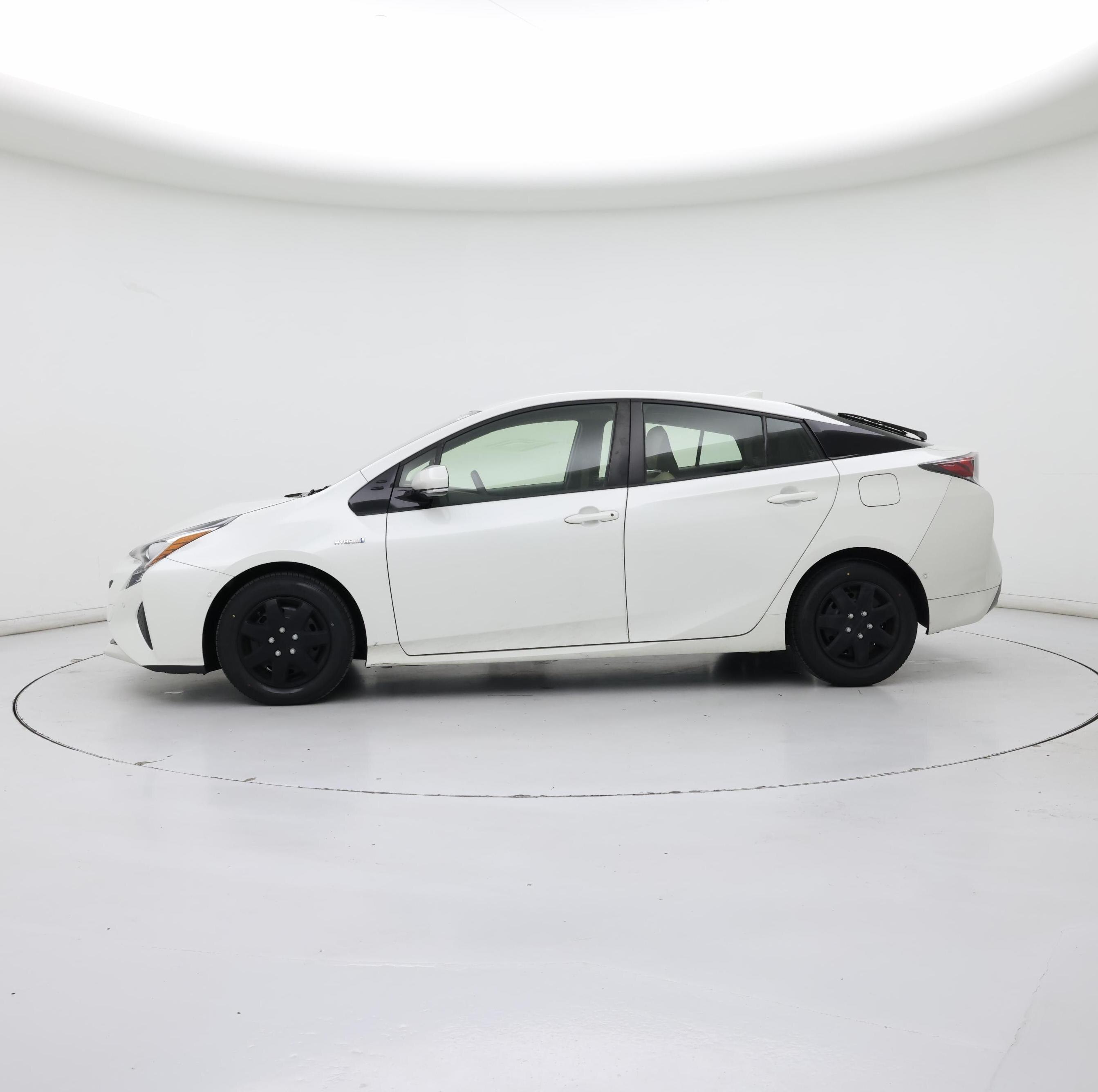 Thumbnail: 2018 Toyota Prius - 3