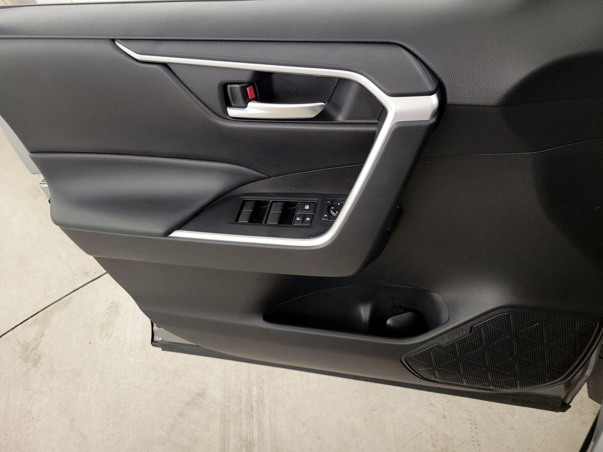 Thumbnail: 2021 Toyota RAV4 - 12