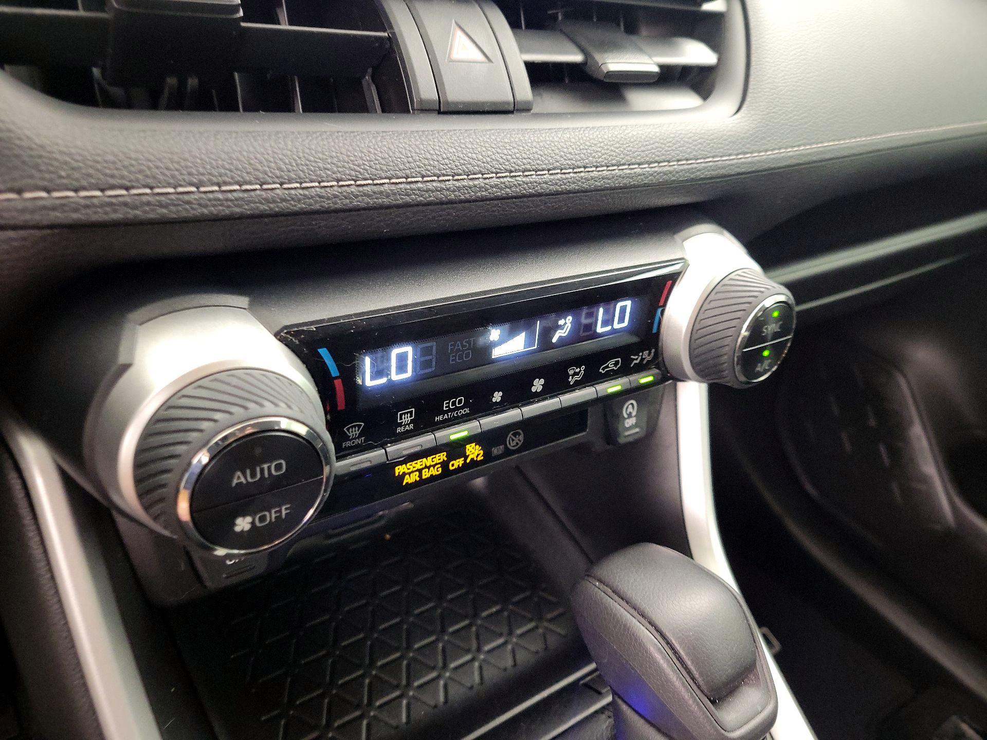 Thumbnail: 2021 Toyota RAV4 - 16