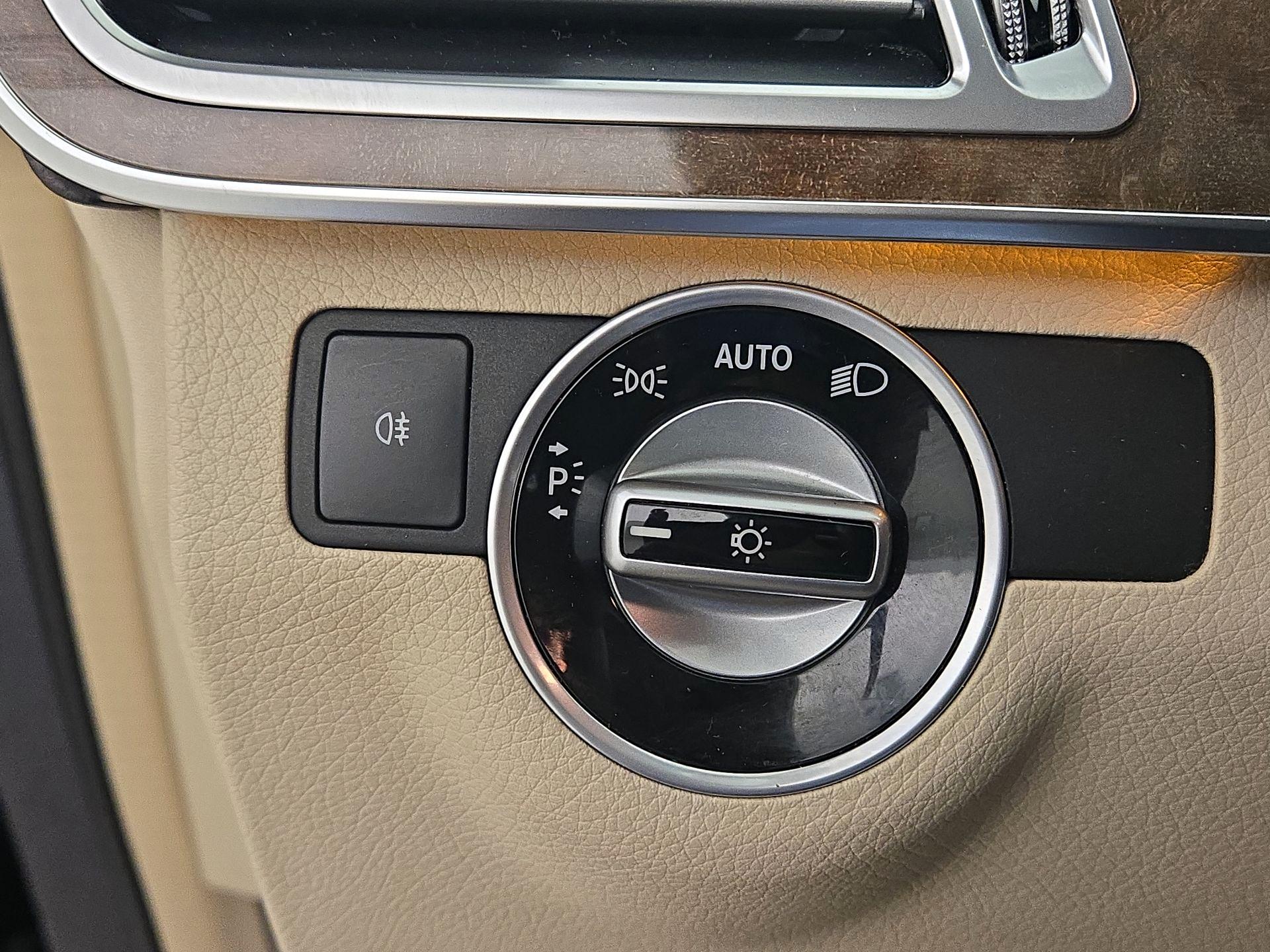 Thumbnail: 2016 Mercedes-Benz E-Class - 13