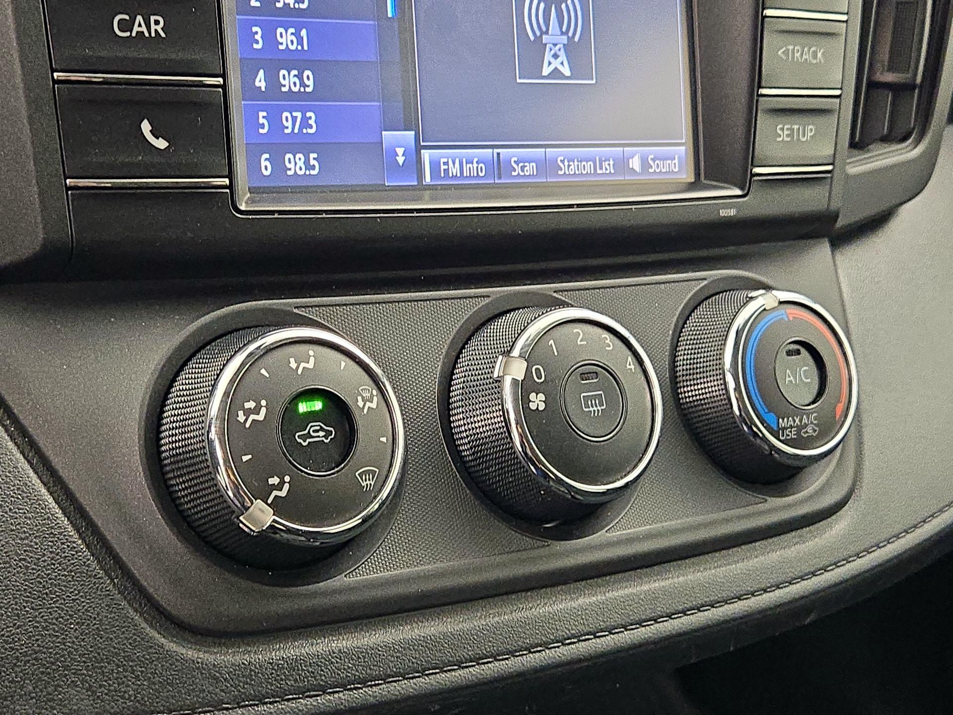 Thumbnail: 2018 Toyota RAV4 - 15