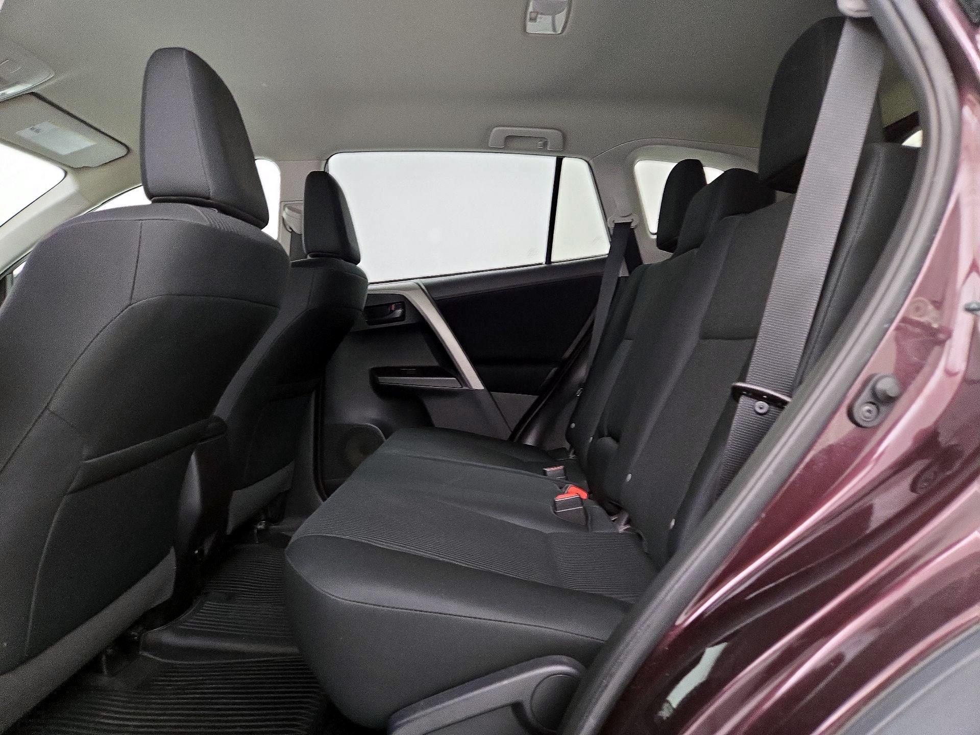 Thumbnail: 2018 Toyota RAV4 - 18