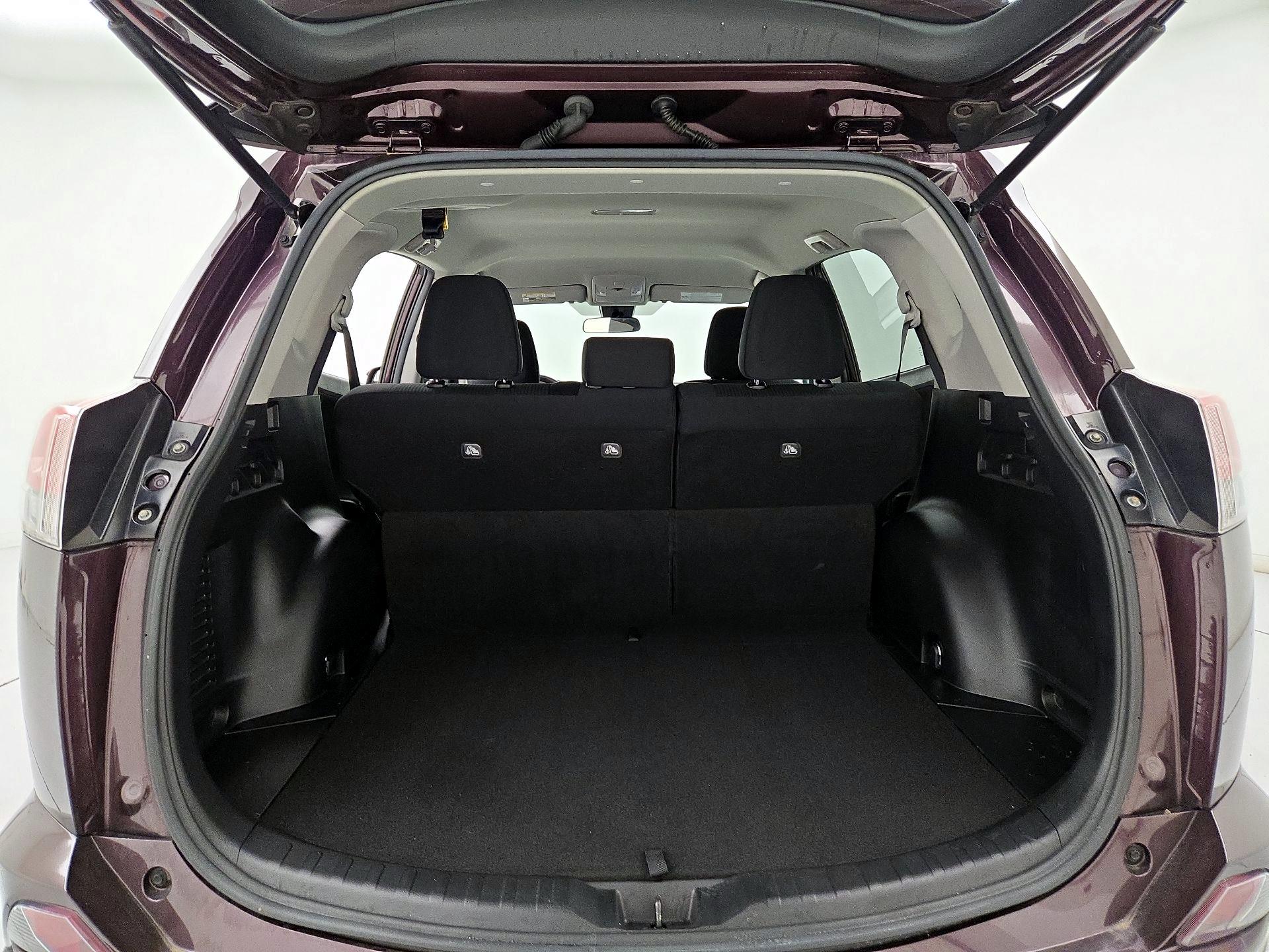 Thumbnail: 2018 Toyota RAV4 - 19