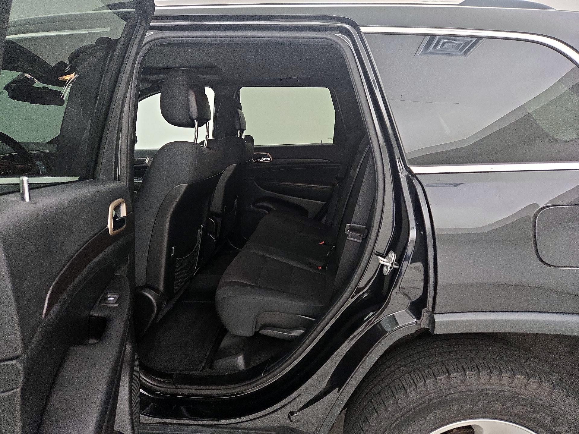 Thumbnail: 2015 Jeep Grand Cherokee - 18